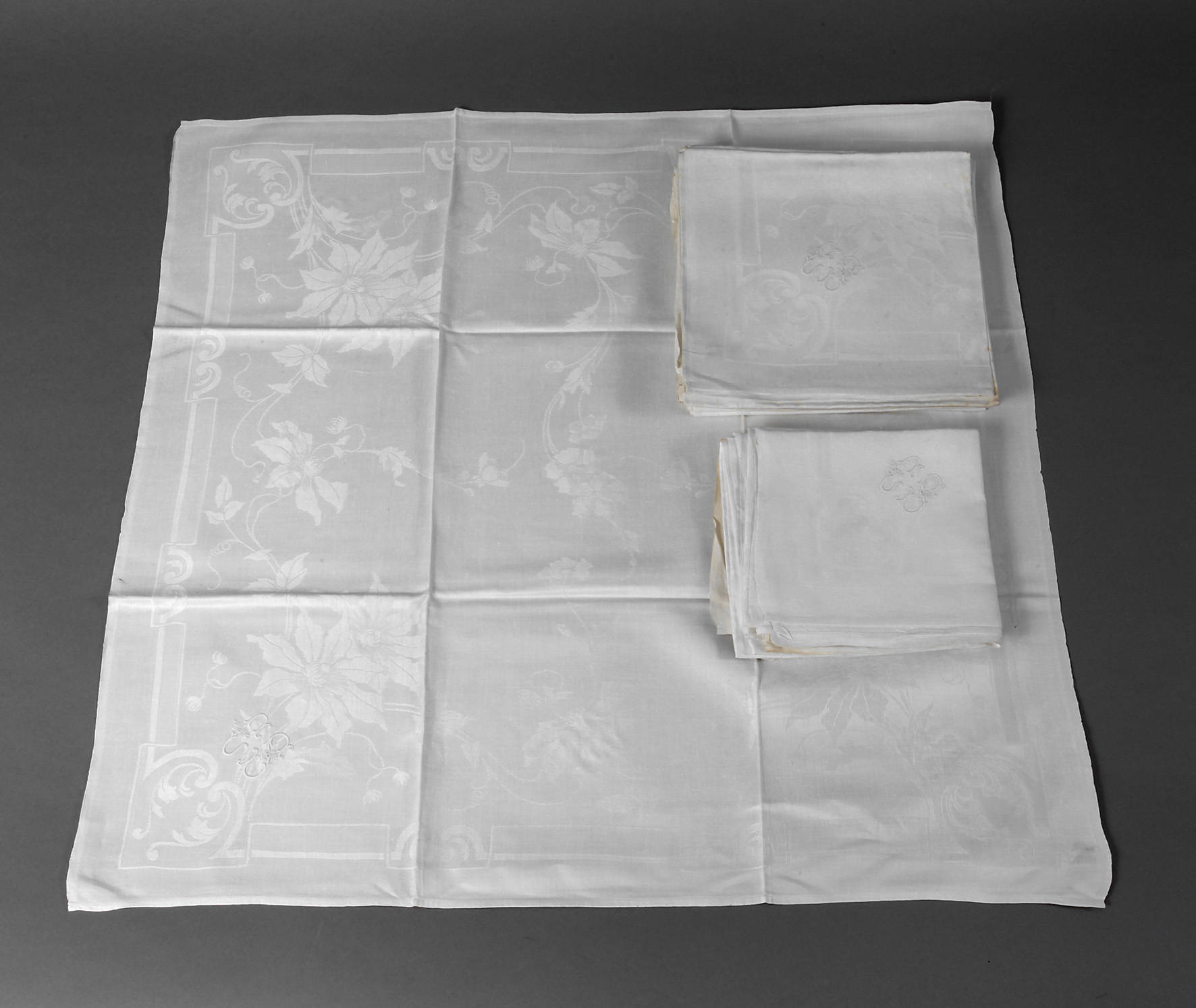 Zwölf Servietten Jugendstil