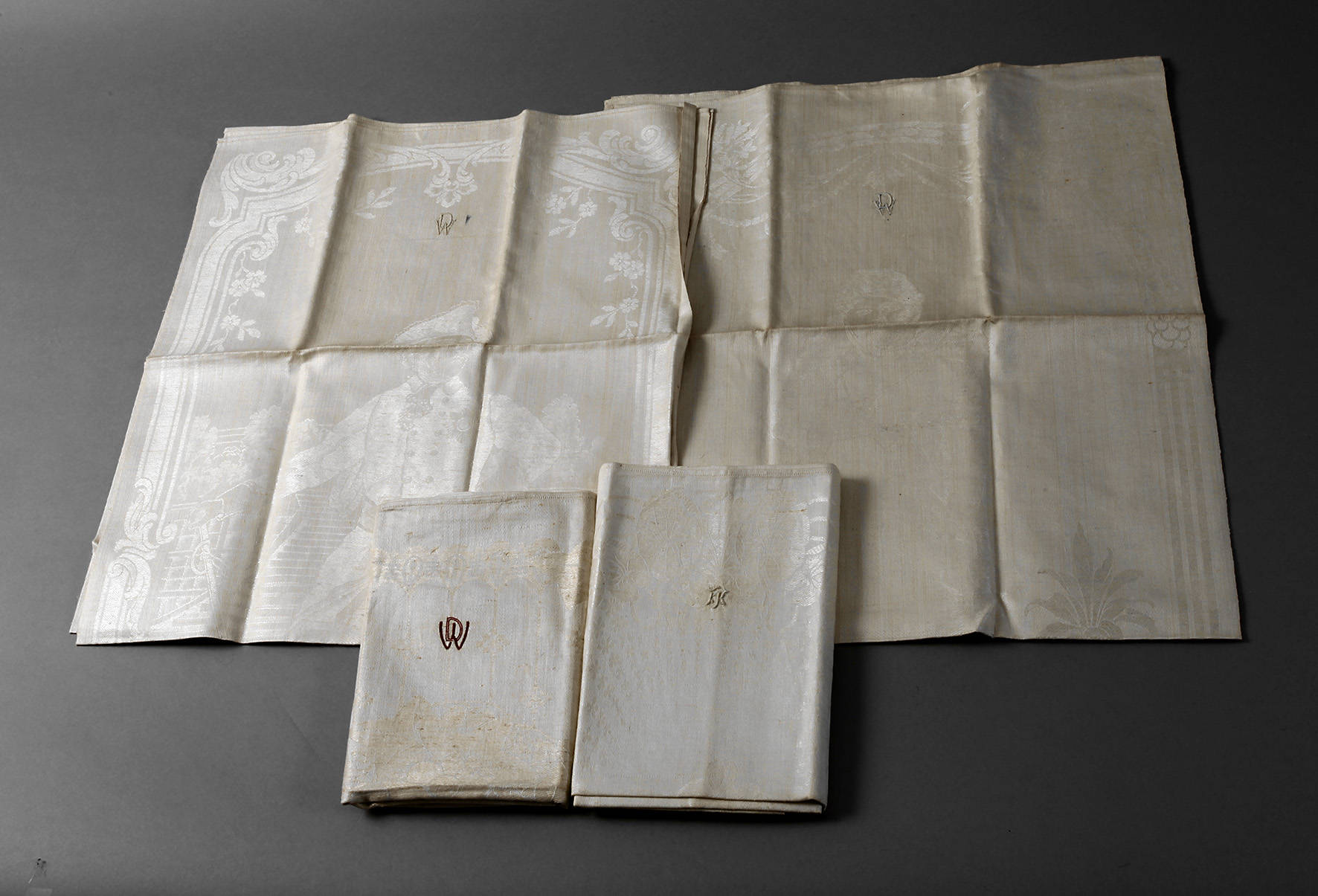 Konvolut Gebilddamast-Handtücher