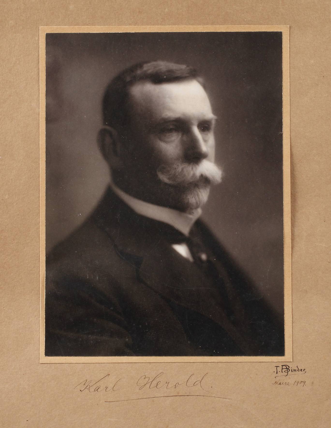 Anton Binder, Portraitfotografie des Schriftstellers Karl Herold