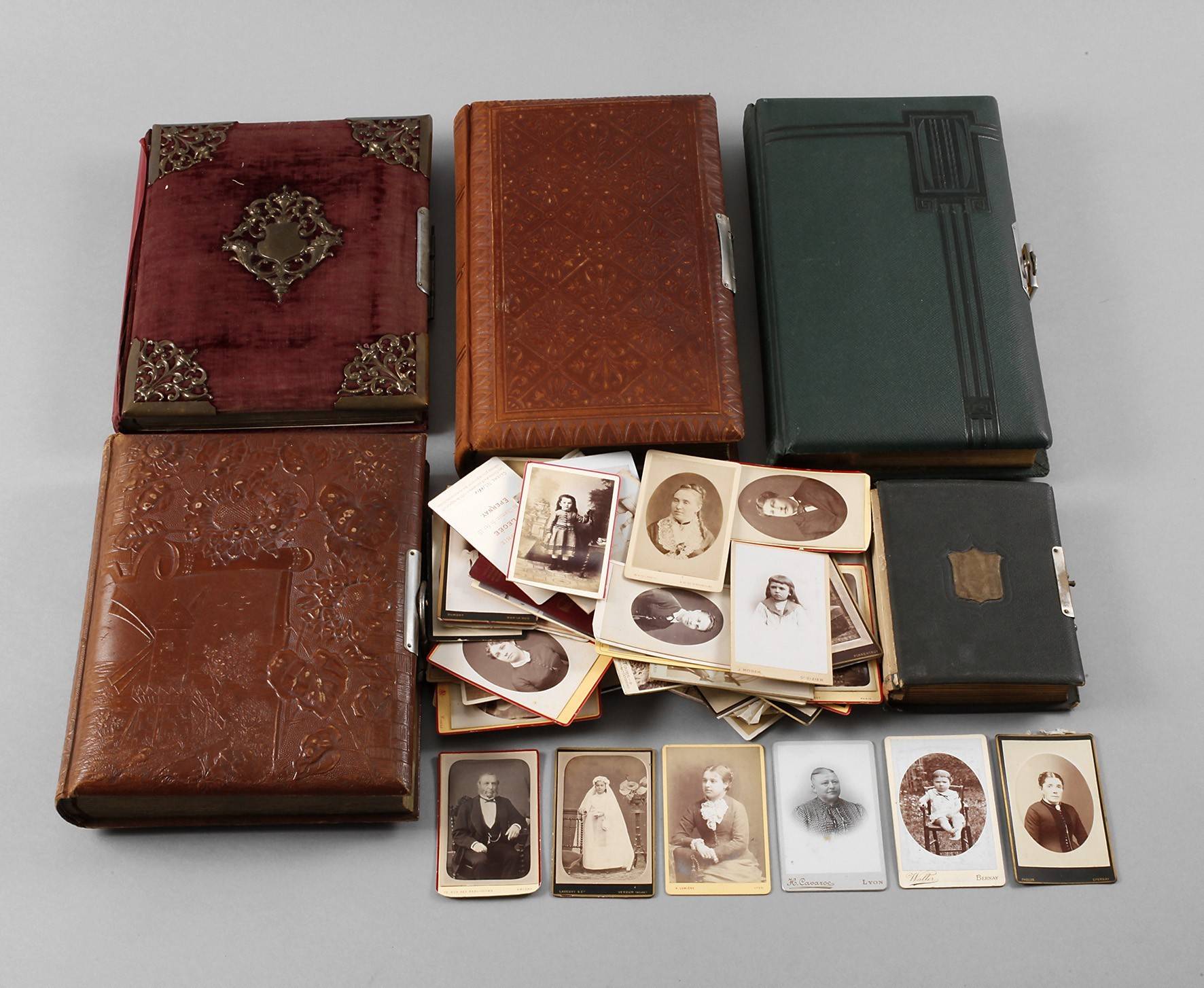 Konvolut Fotoalben und Fotografien um 1900