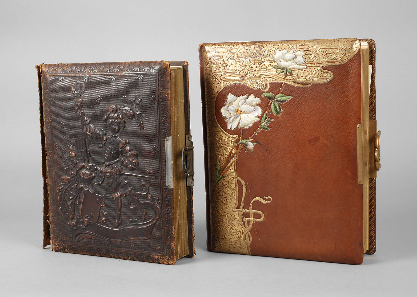 Zwei Fotoalben um 1900