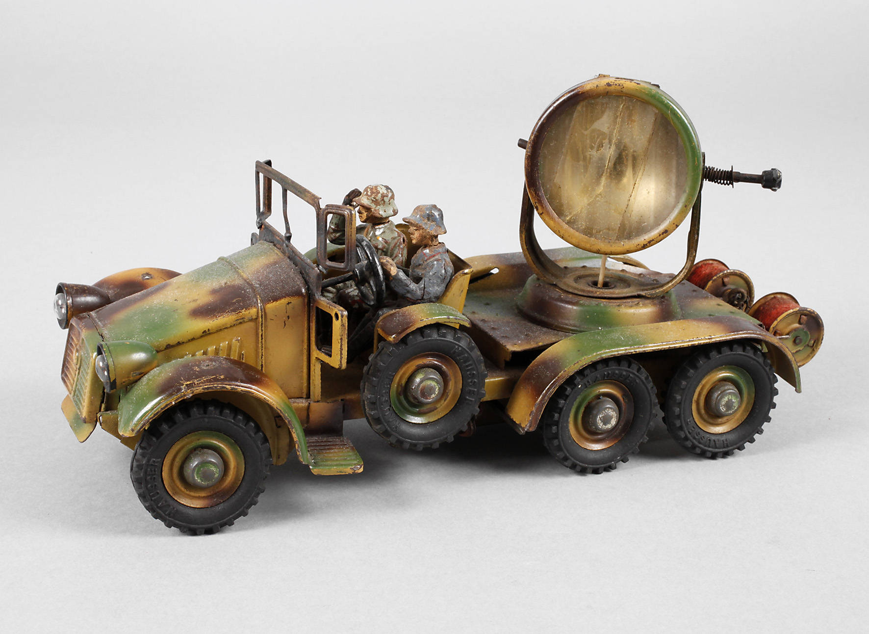 Hausser Krupp Lastwagen mit Suchscheinwerfer