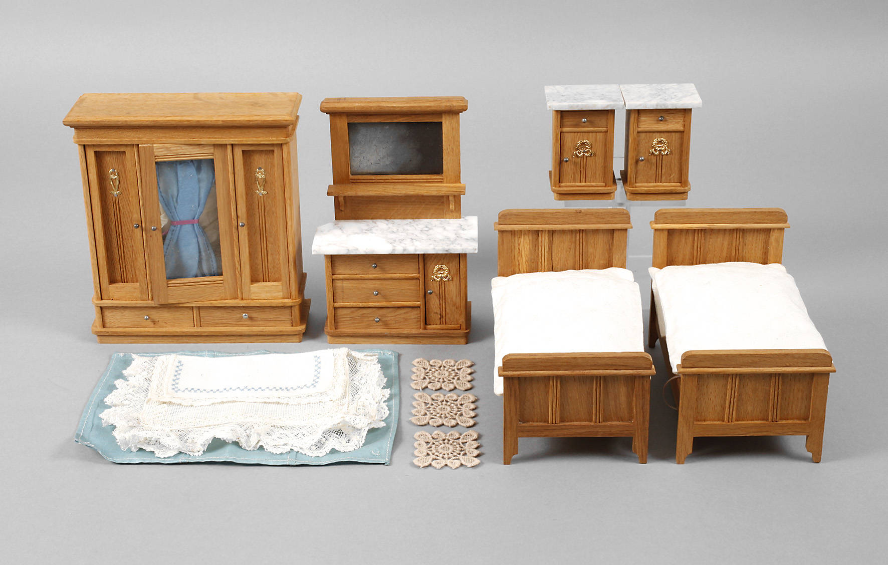Schlafzimmermöbel für Puppenstuben