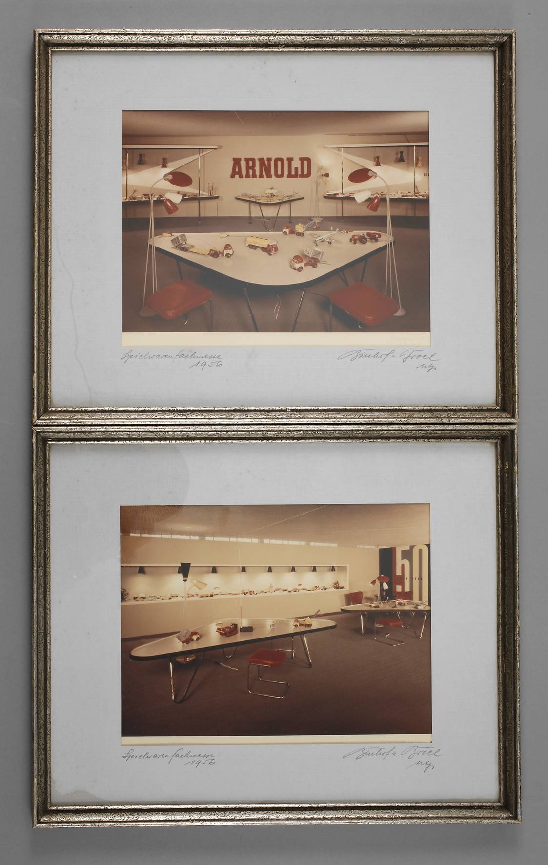 Zwei Fotografien Spielwarenfachmesse 1956