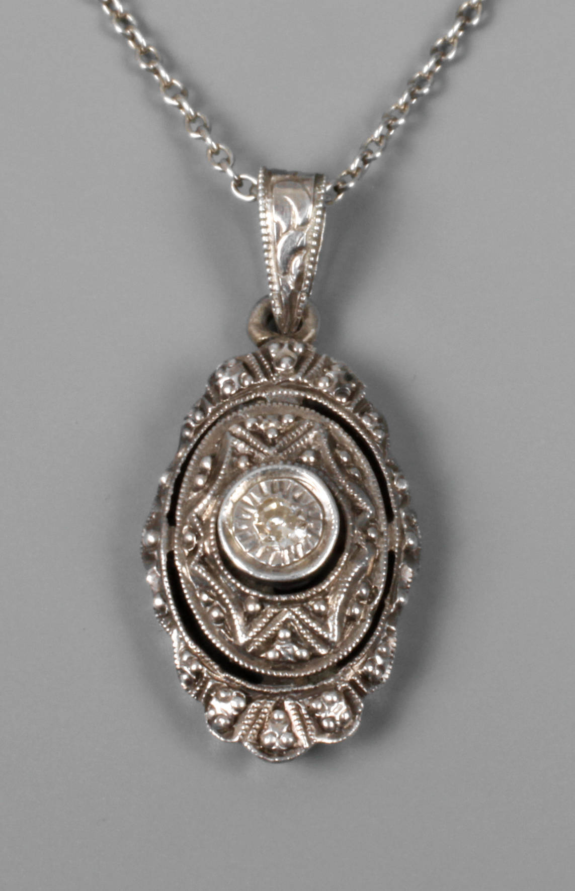 Diamantanhänger an Kette