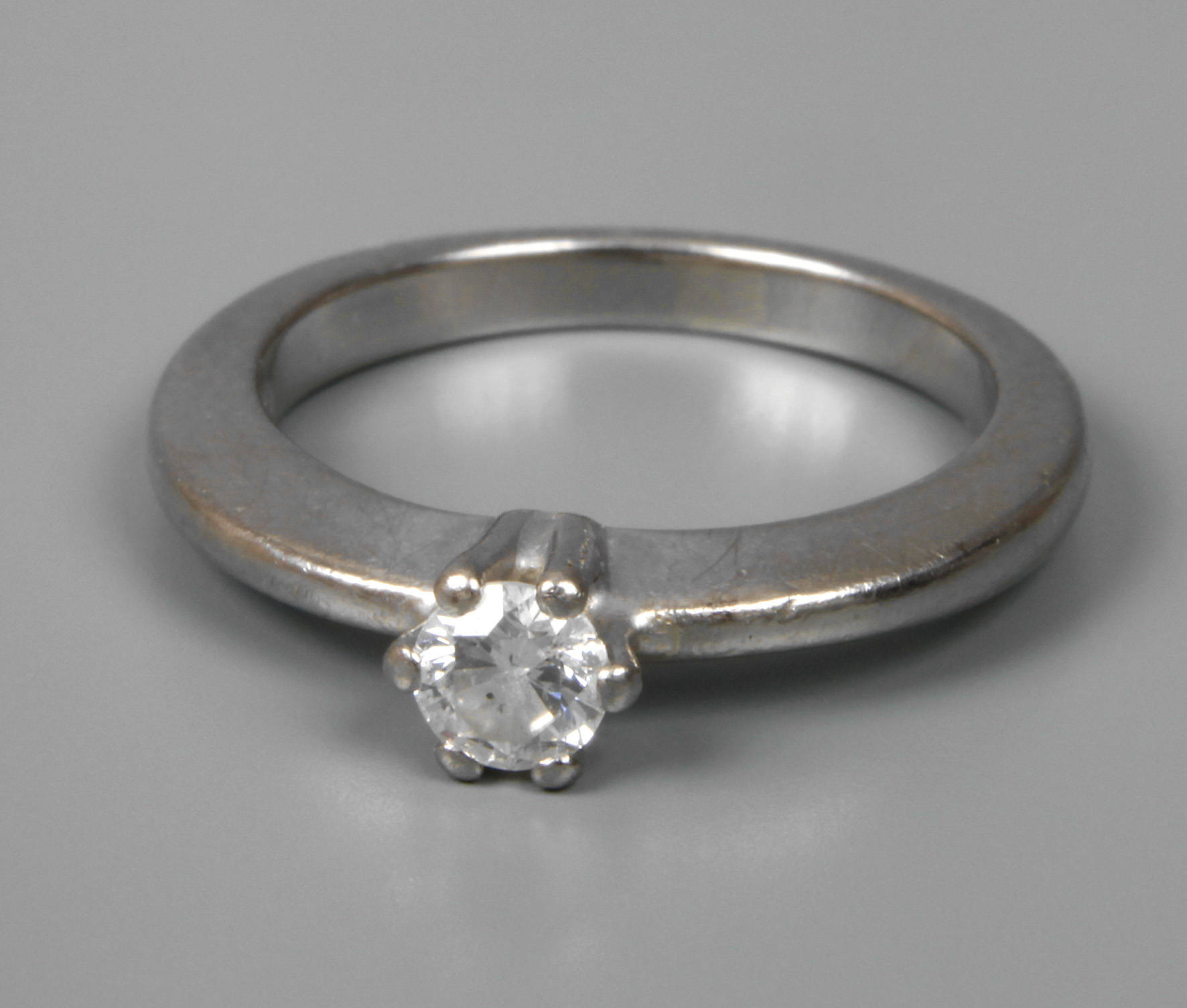 Damenring mit Brillant von ca. 0,25 ct