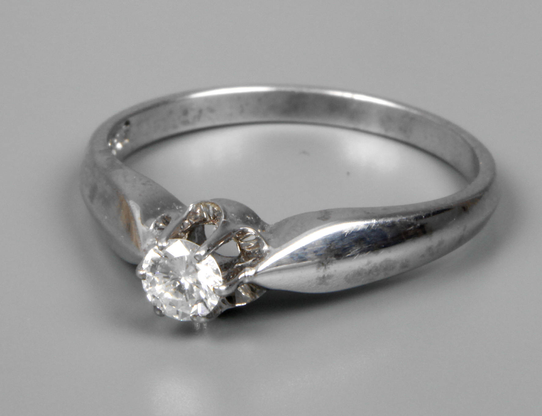 Solitärring mit Brillant