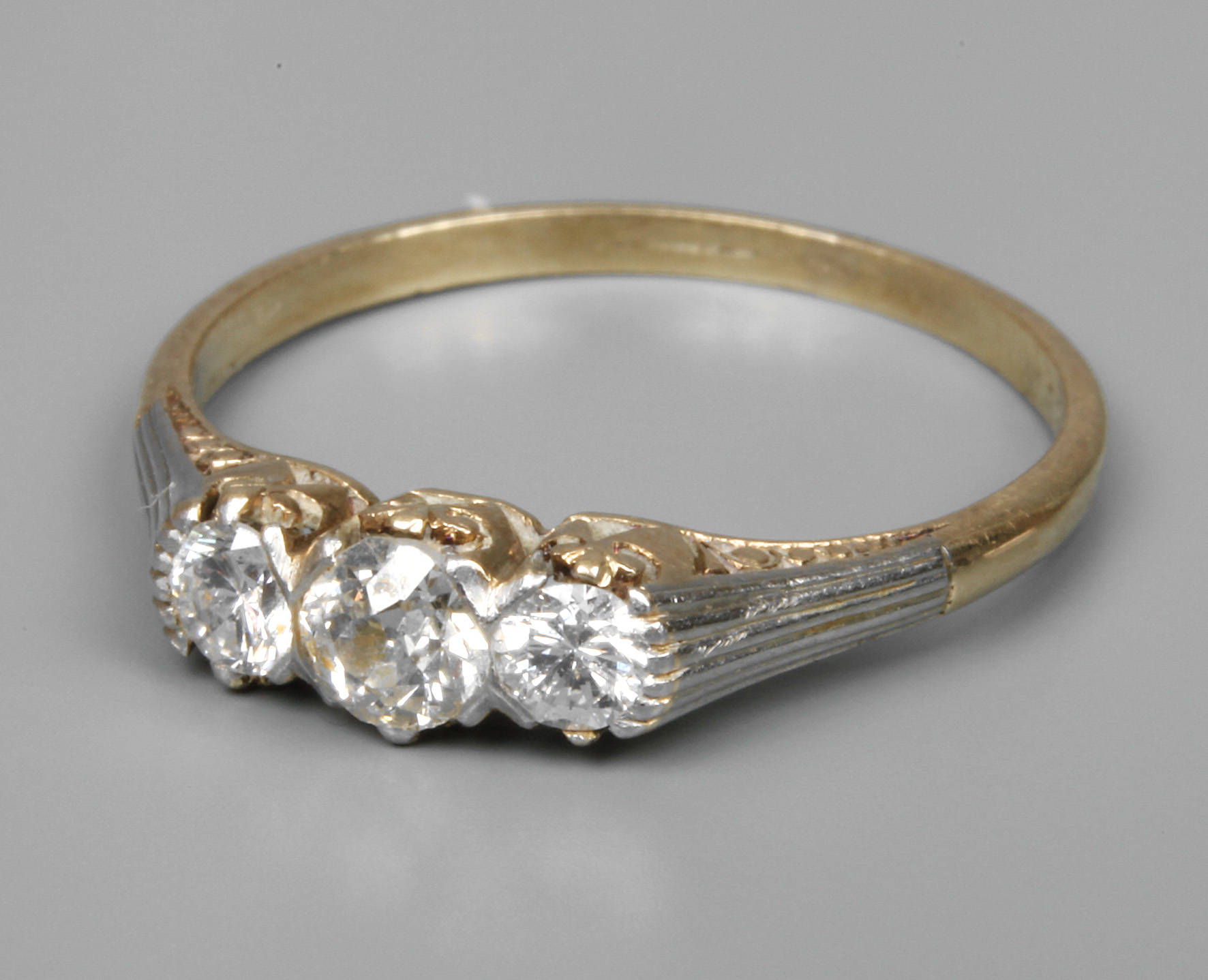 Damenring mit Altschliffdiamanten