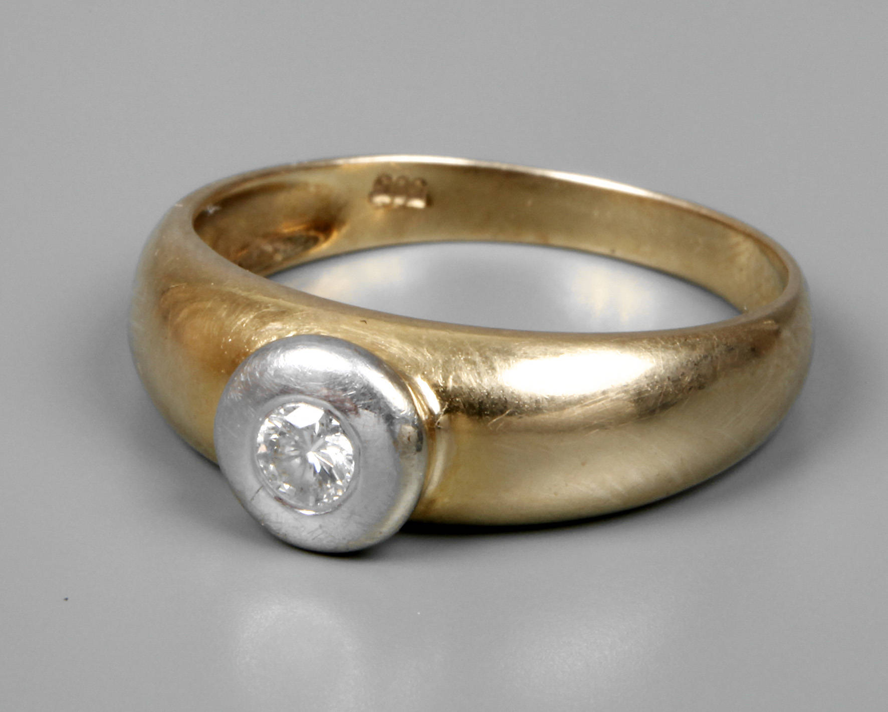 Damenring mit Brillant