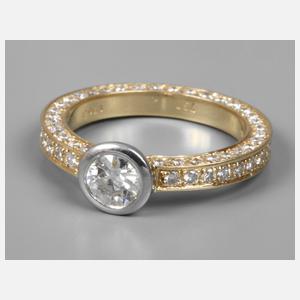 Damenring mit Brillanten von zusammen ca. 2 ct