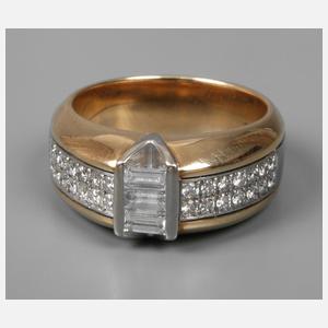 Moderner Damenring mit Diamantbesatz