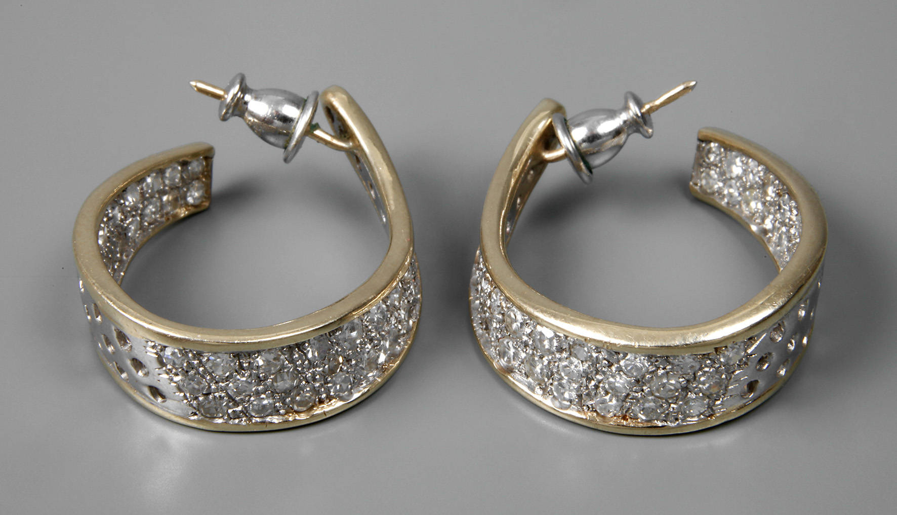 Paar Creolen mit Diamanten von zusammen ca. 3 ct