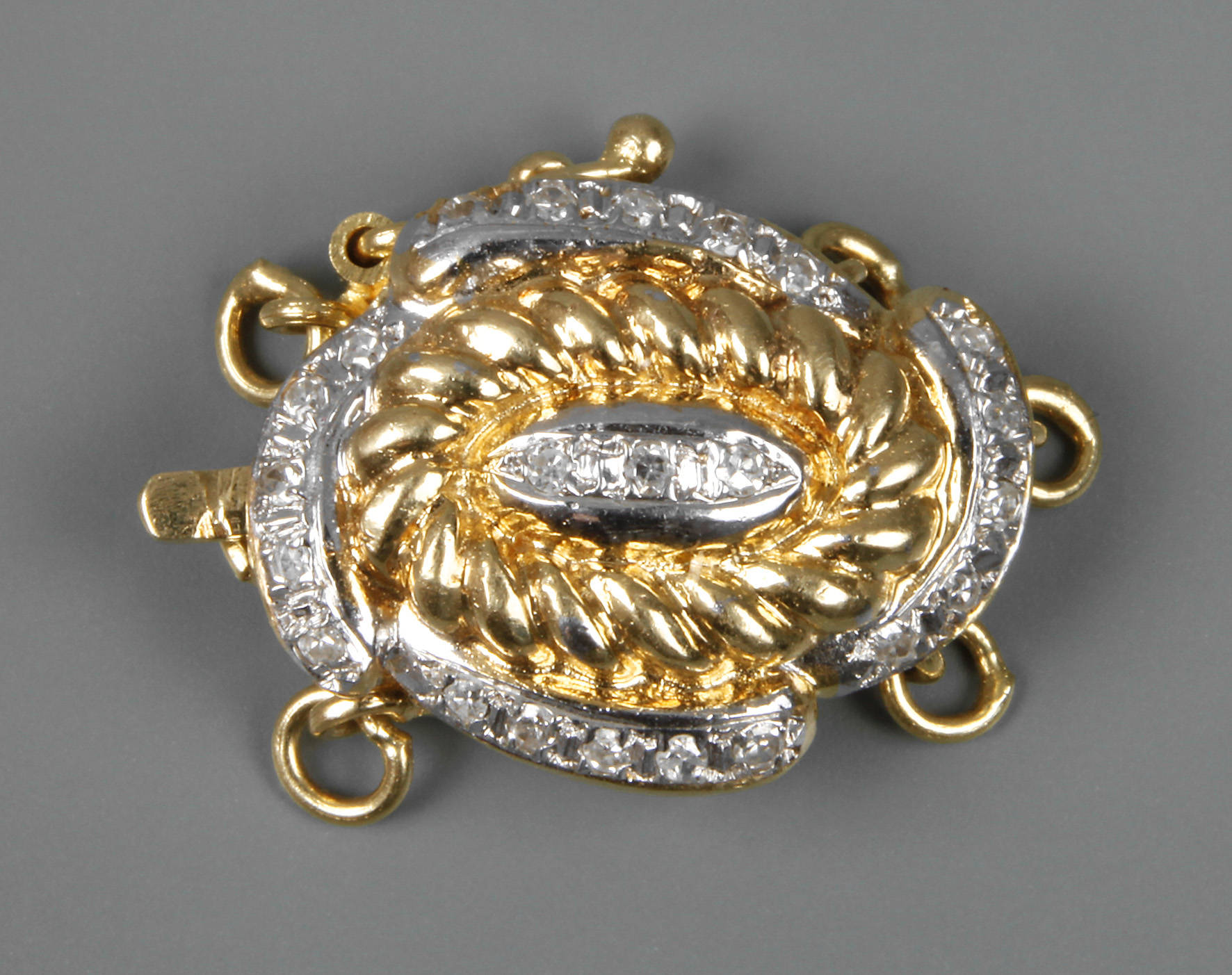 Kettenschließe mit Diamanten