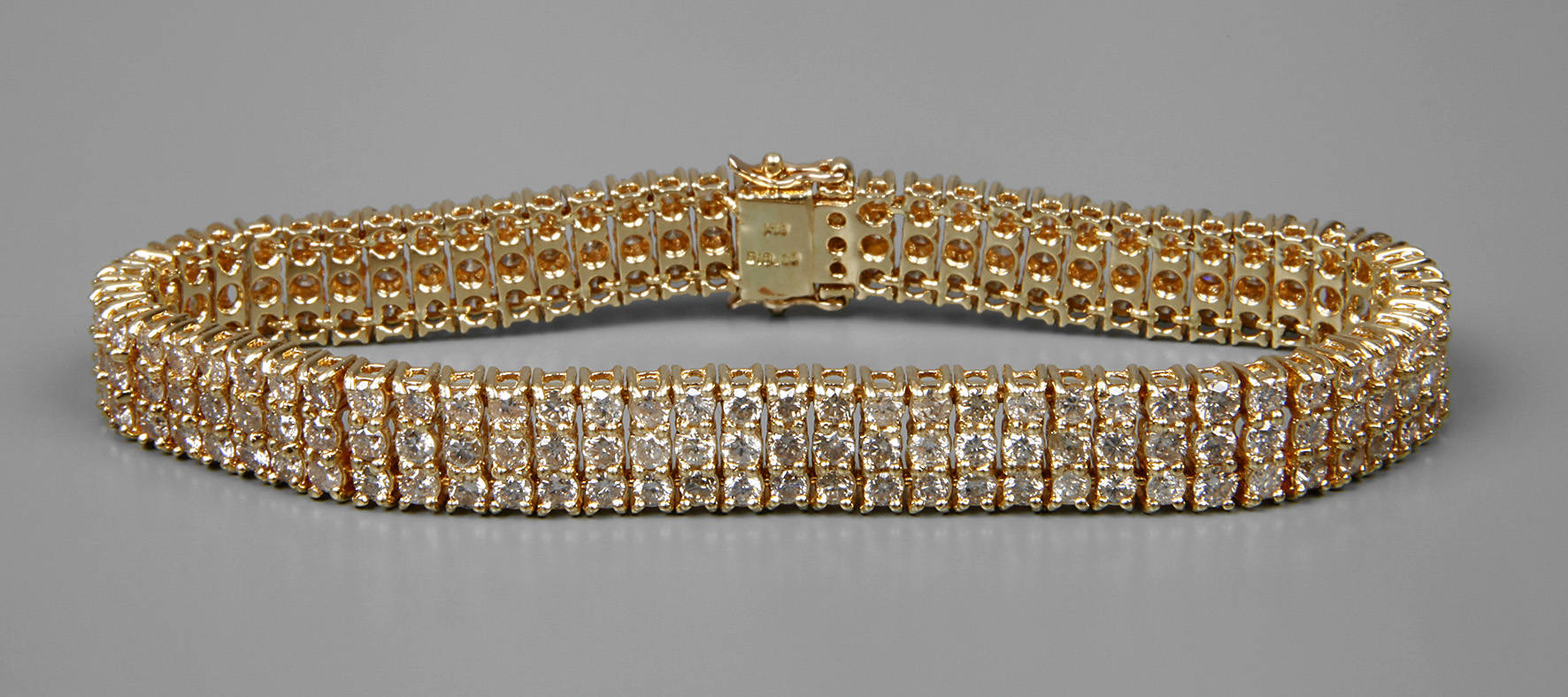 Armband mit Brillanten von zusammen ca. 10 ct