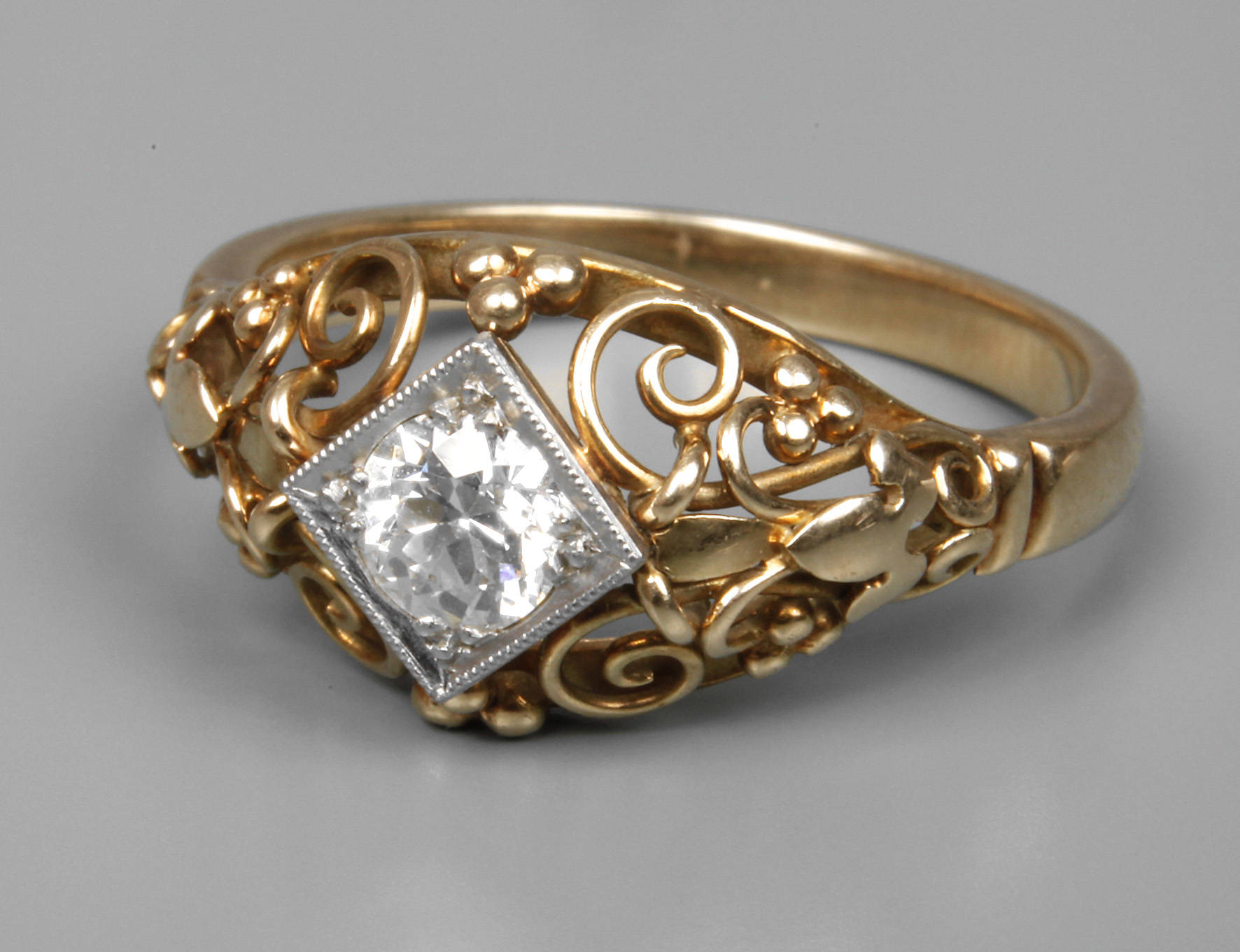 Damenring mit Altschliffdiamant von ca. 0,4 ct