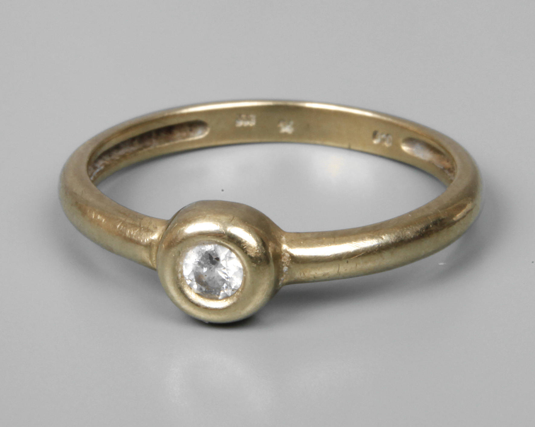 Damenring mit Brillant