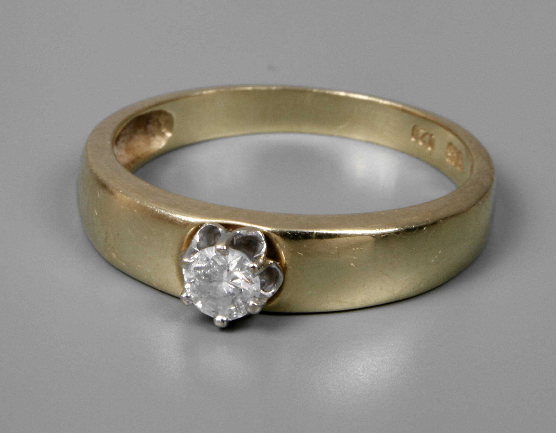 Damenring mit Brillant von ca. 0,2 ct