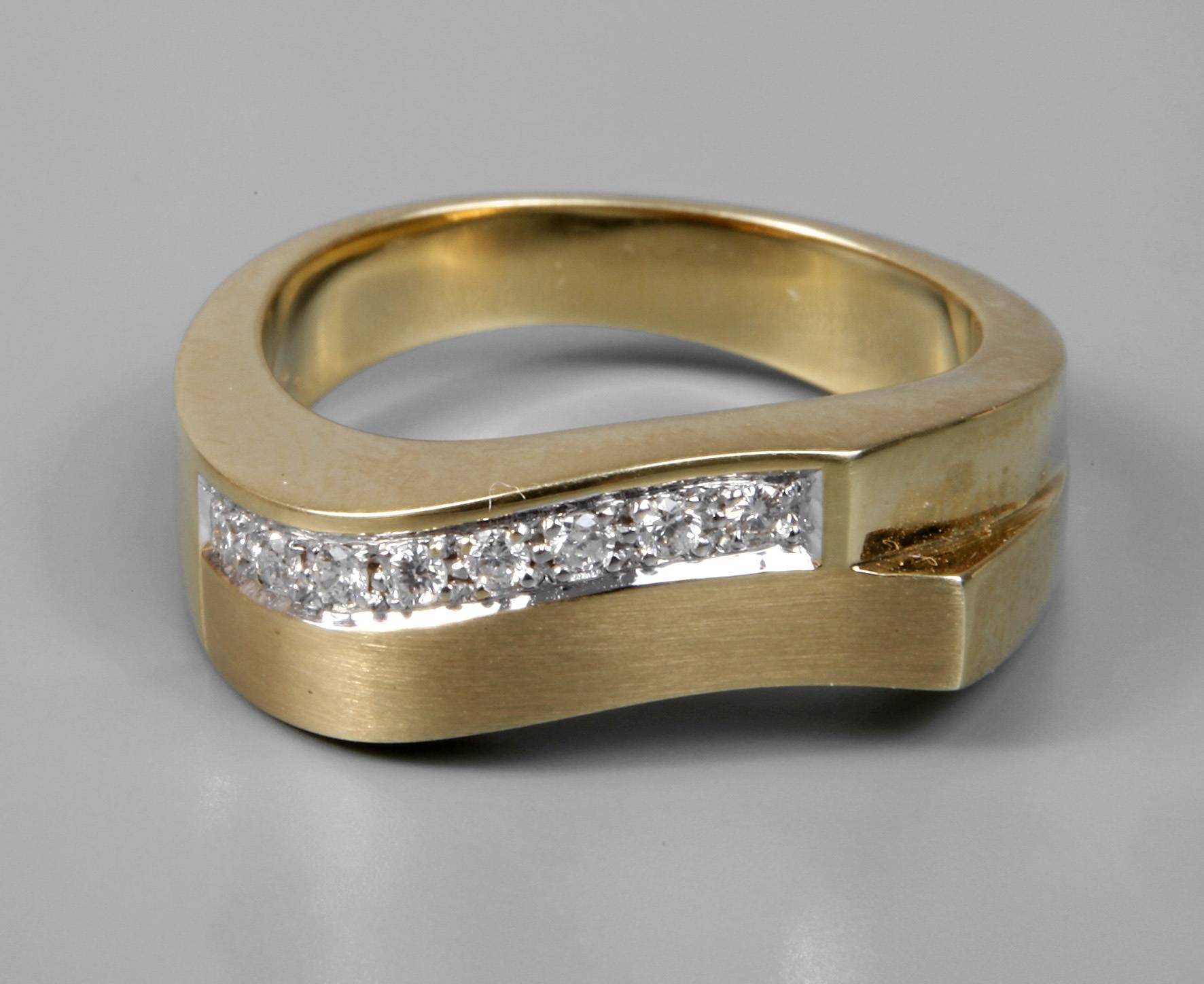 Damenring mit Brillanten