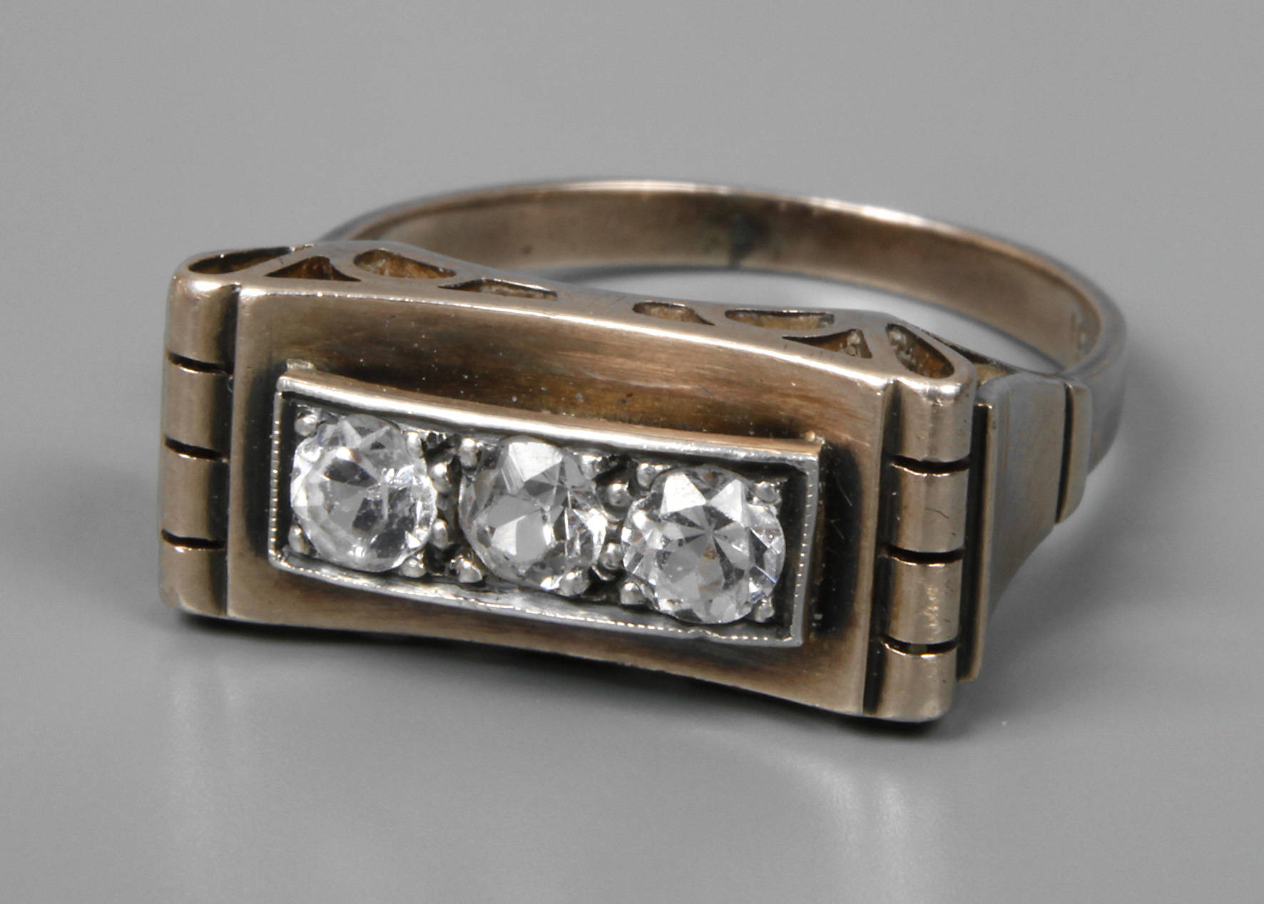 Damenring mit Steinbesatz