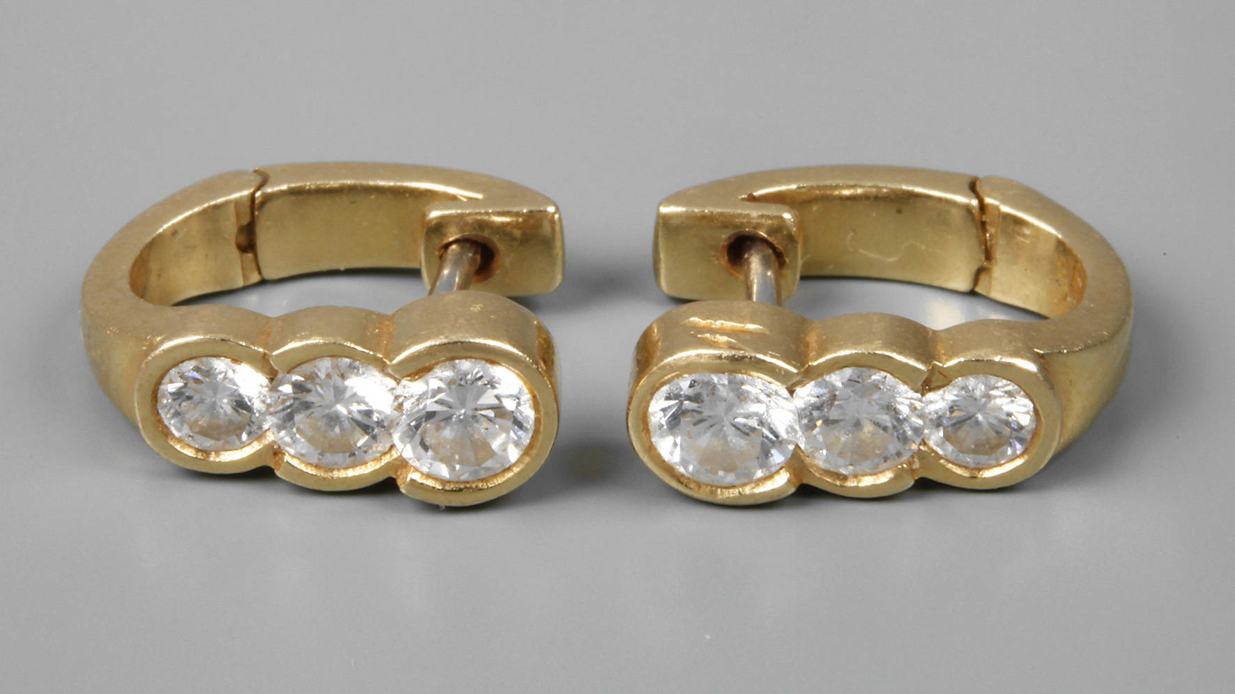 Paar Creolen mit Brillanten von ca. 1 ct