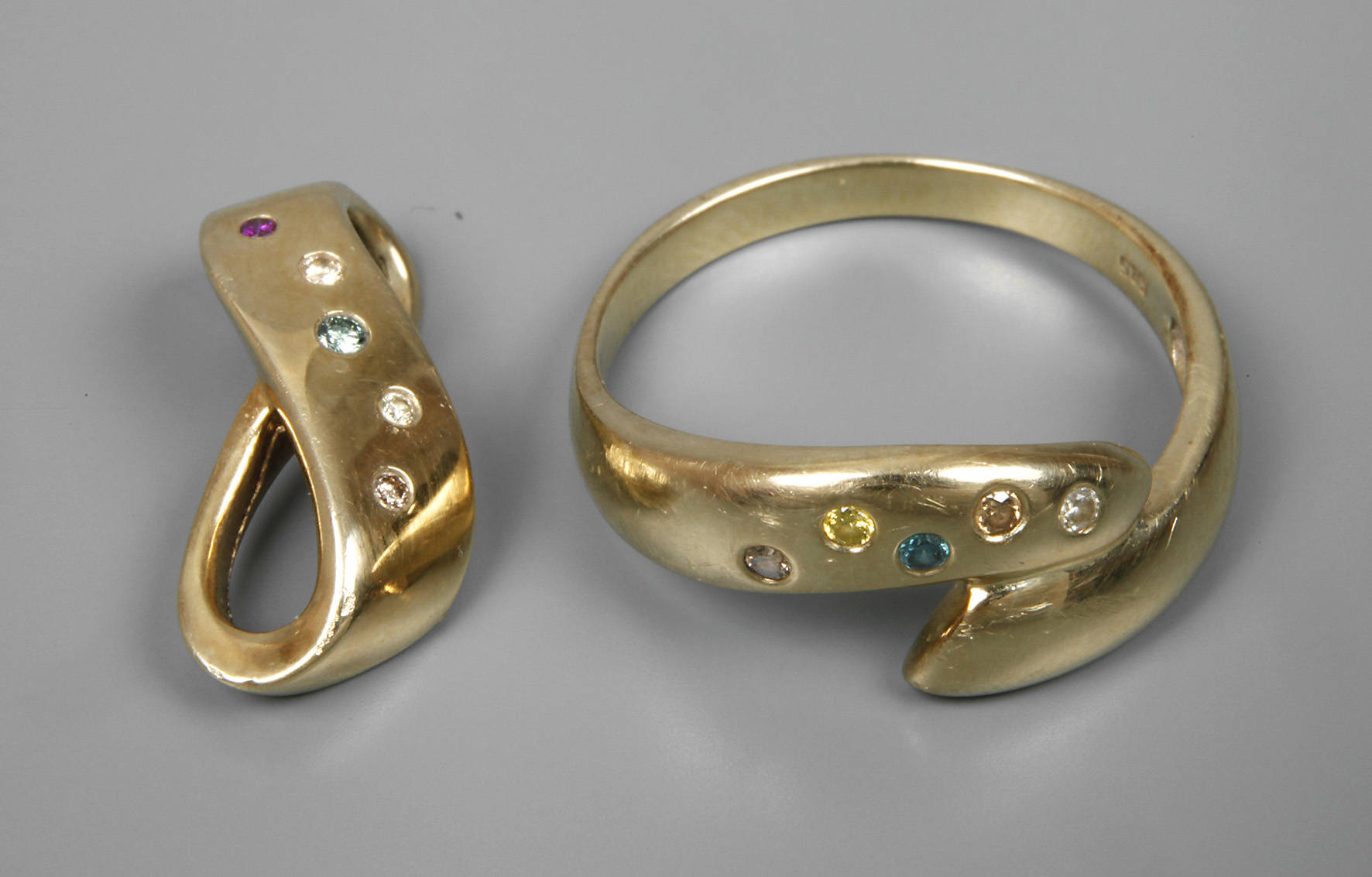 Schmuckset mit Farbbrillanten