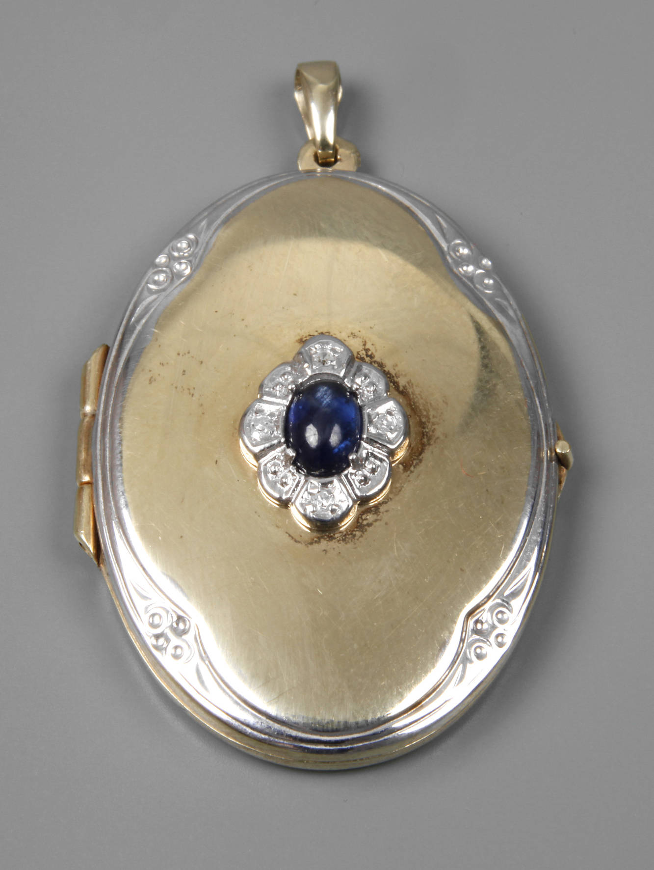 Medaillon mit Saphir und Diamanten