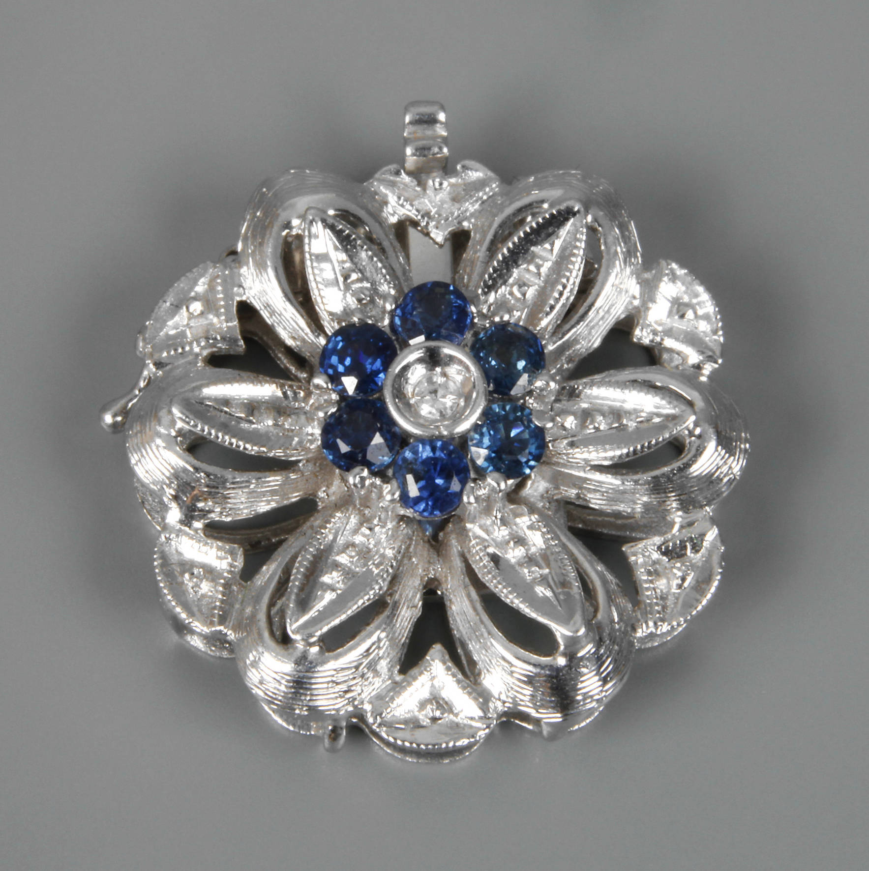 Kettenschließe mit Saphiren und Diamant