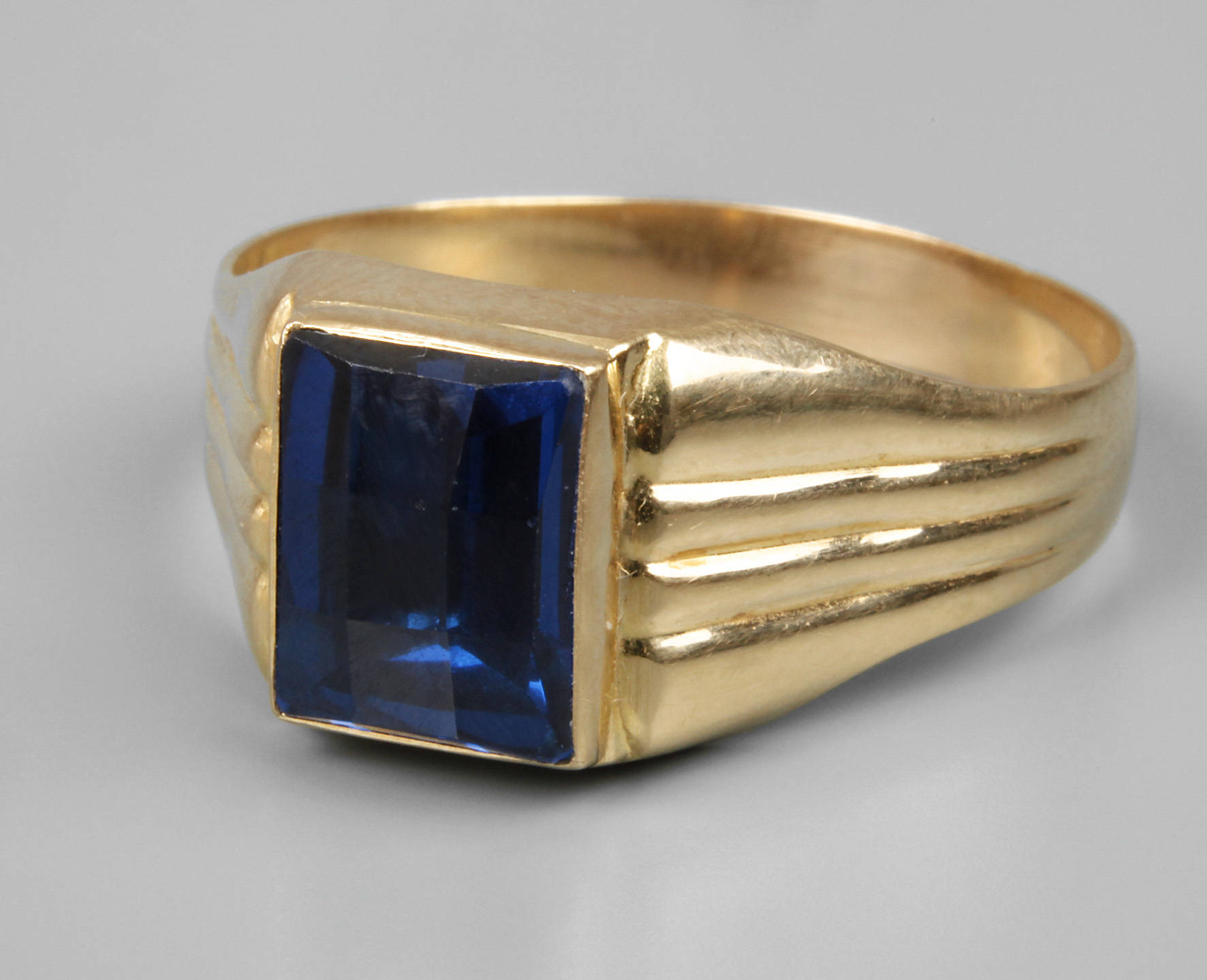 Herrenring mit Steinbesatz