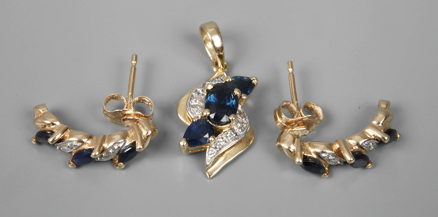 Schmuckset mit Saphiren und Diamanten