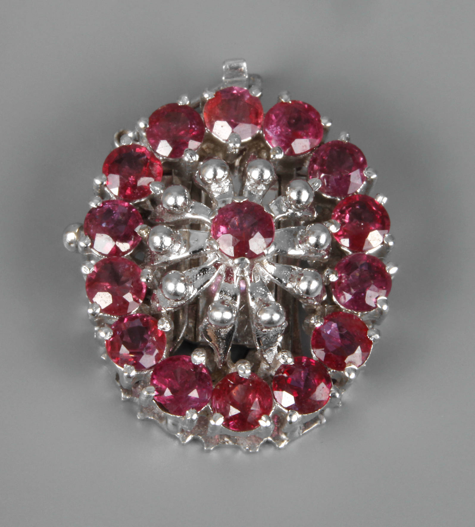 Kettenschließe mit Rubinen