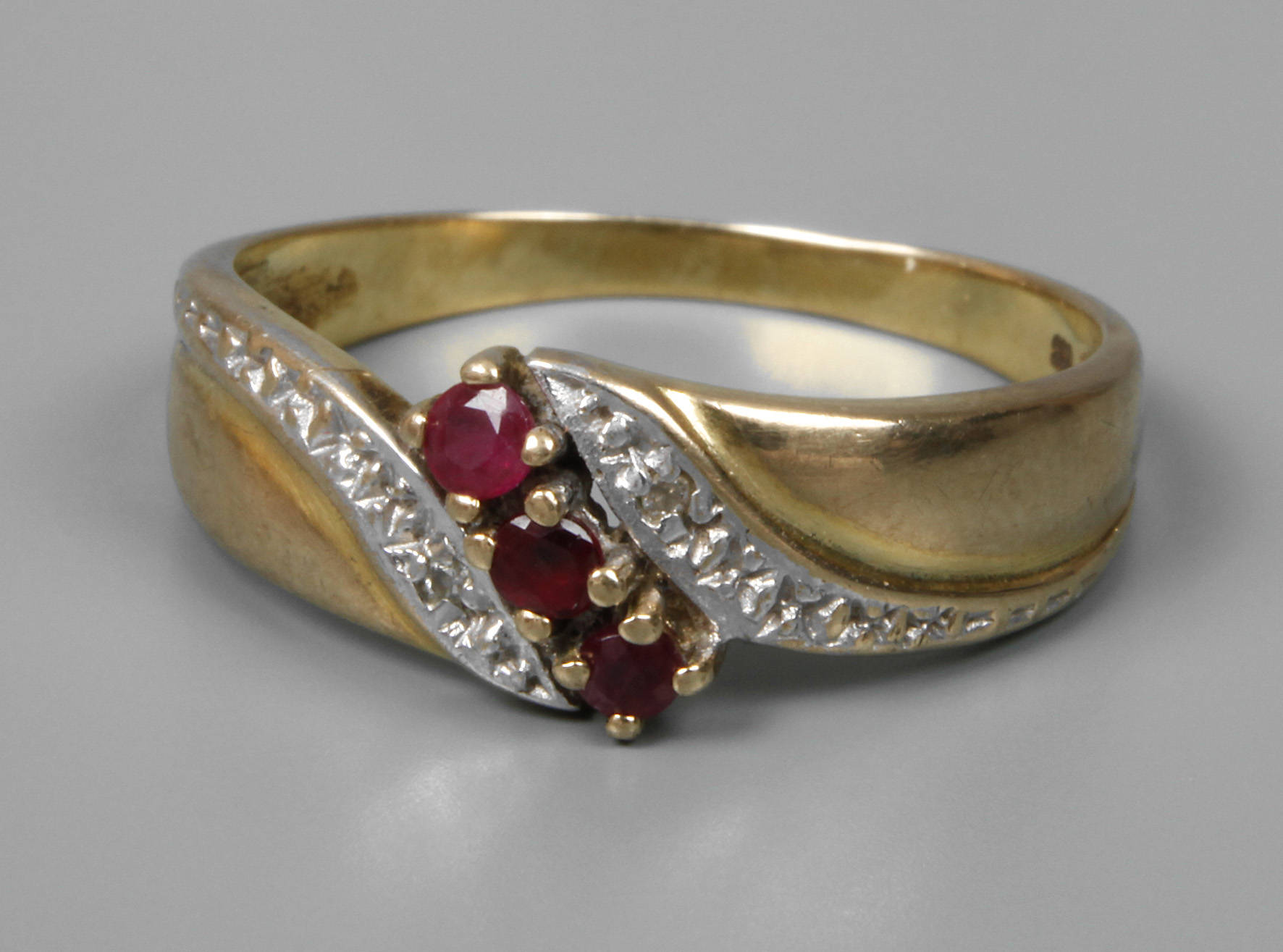 Damenring mit Rubinen