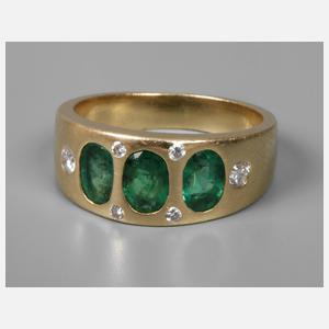 Damenring mit Smaragden und Brillanten