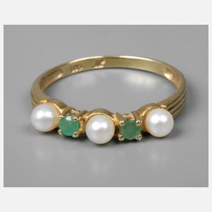Damenring mit Smaragden und Perlen