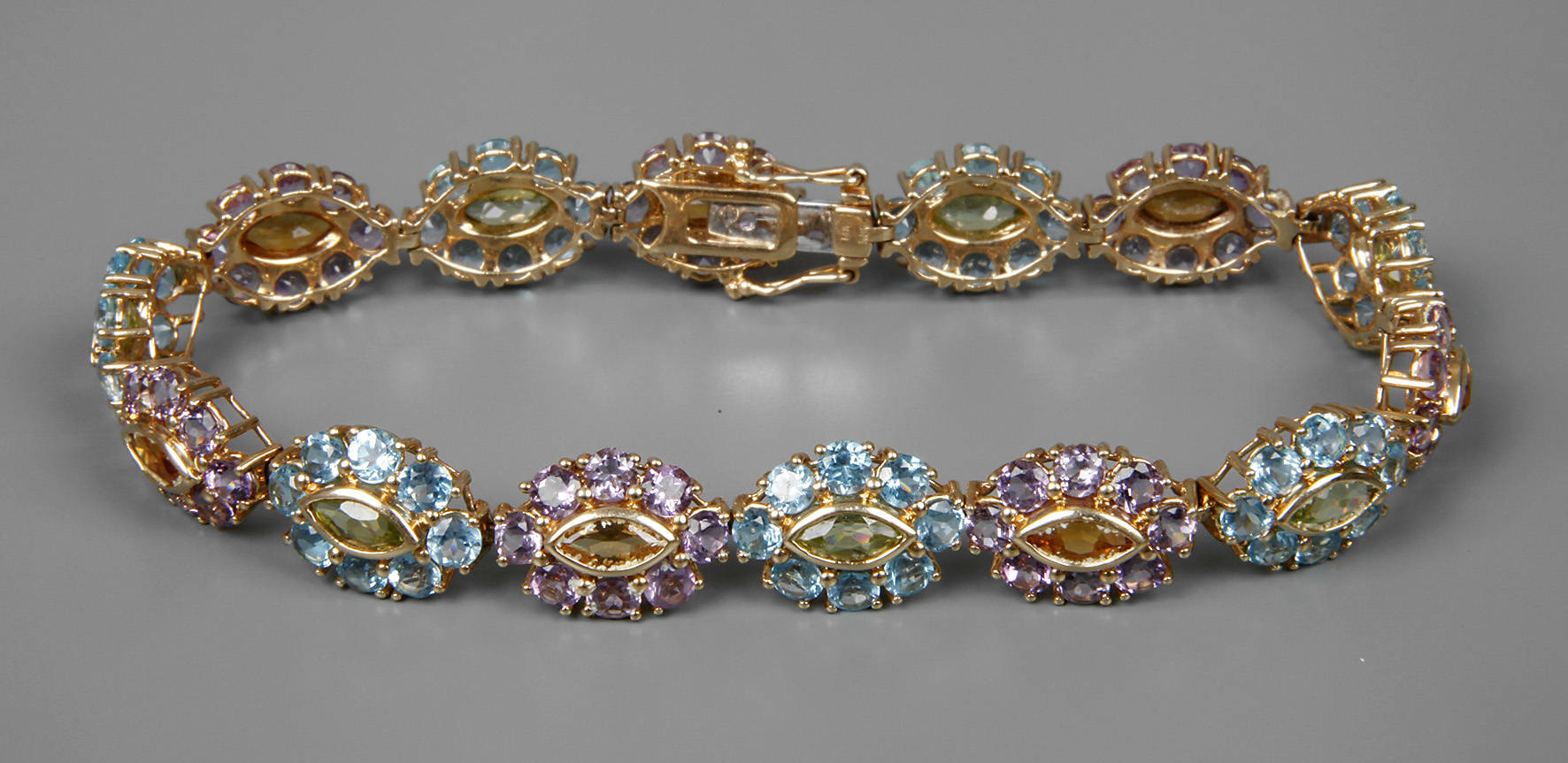 Armband mit Steinbesatz