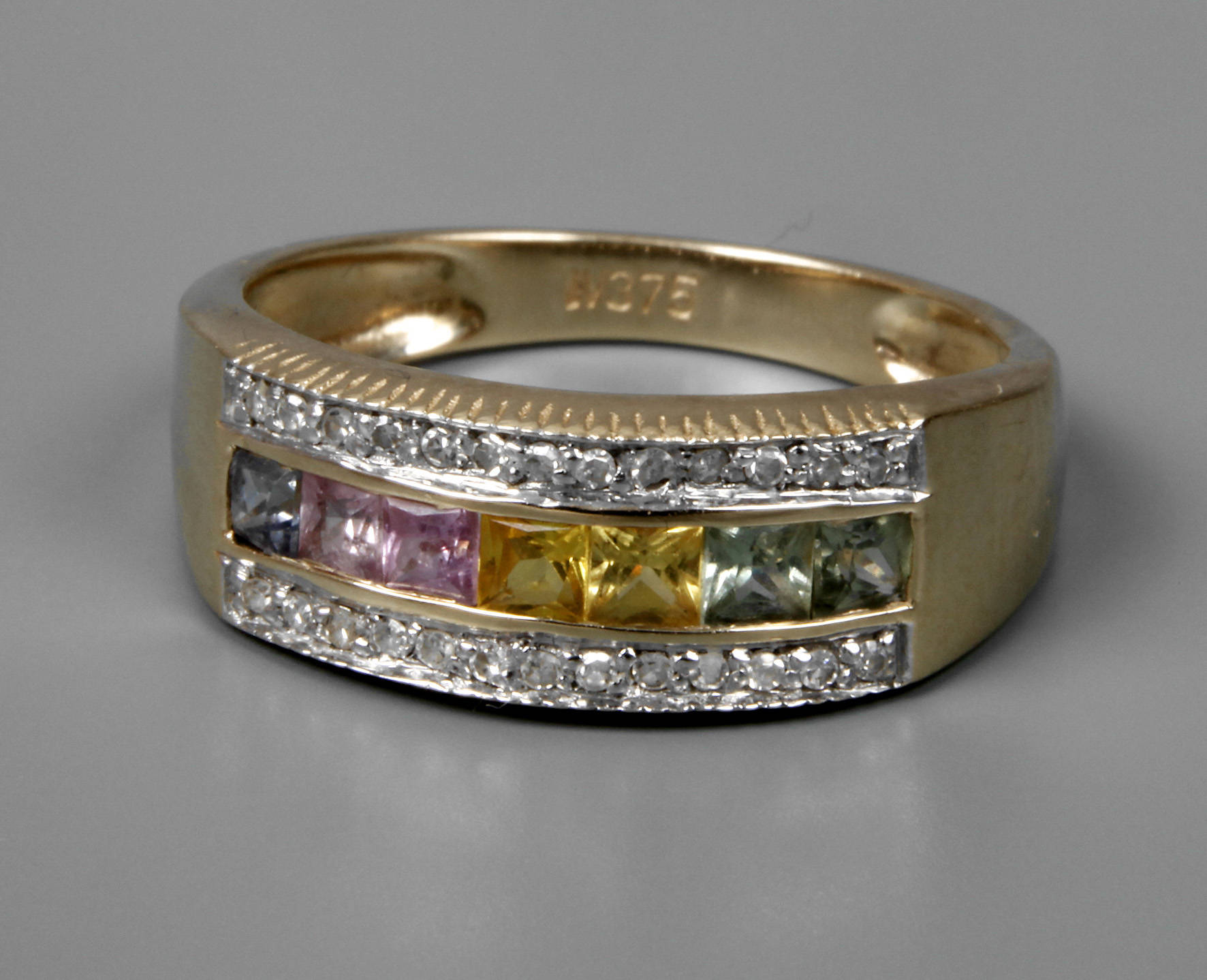 Damenring mit Steinbesatz