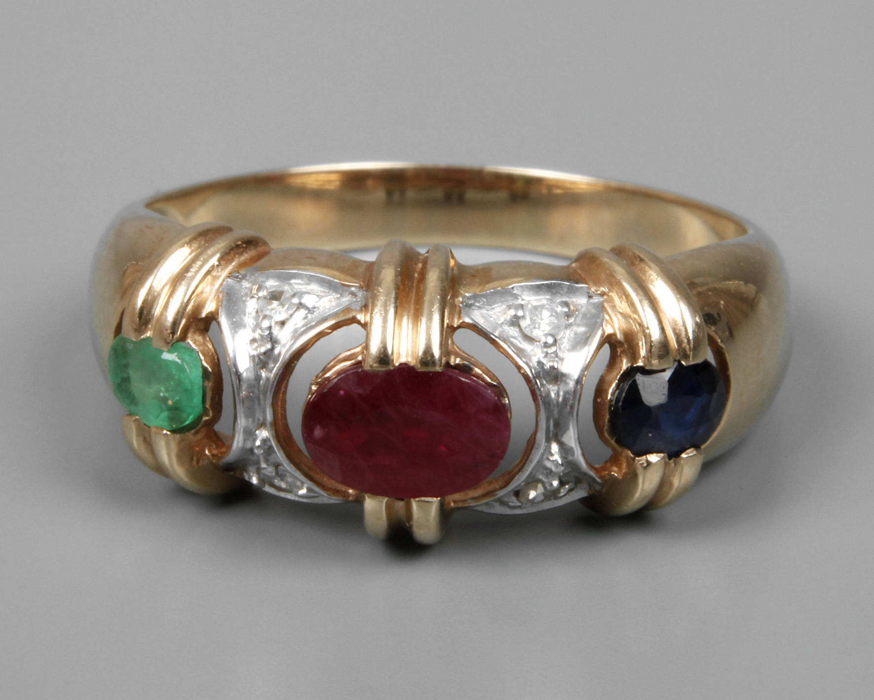 Damenring mit Steinbesatz