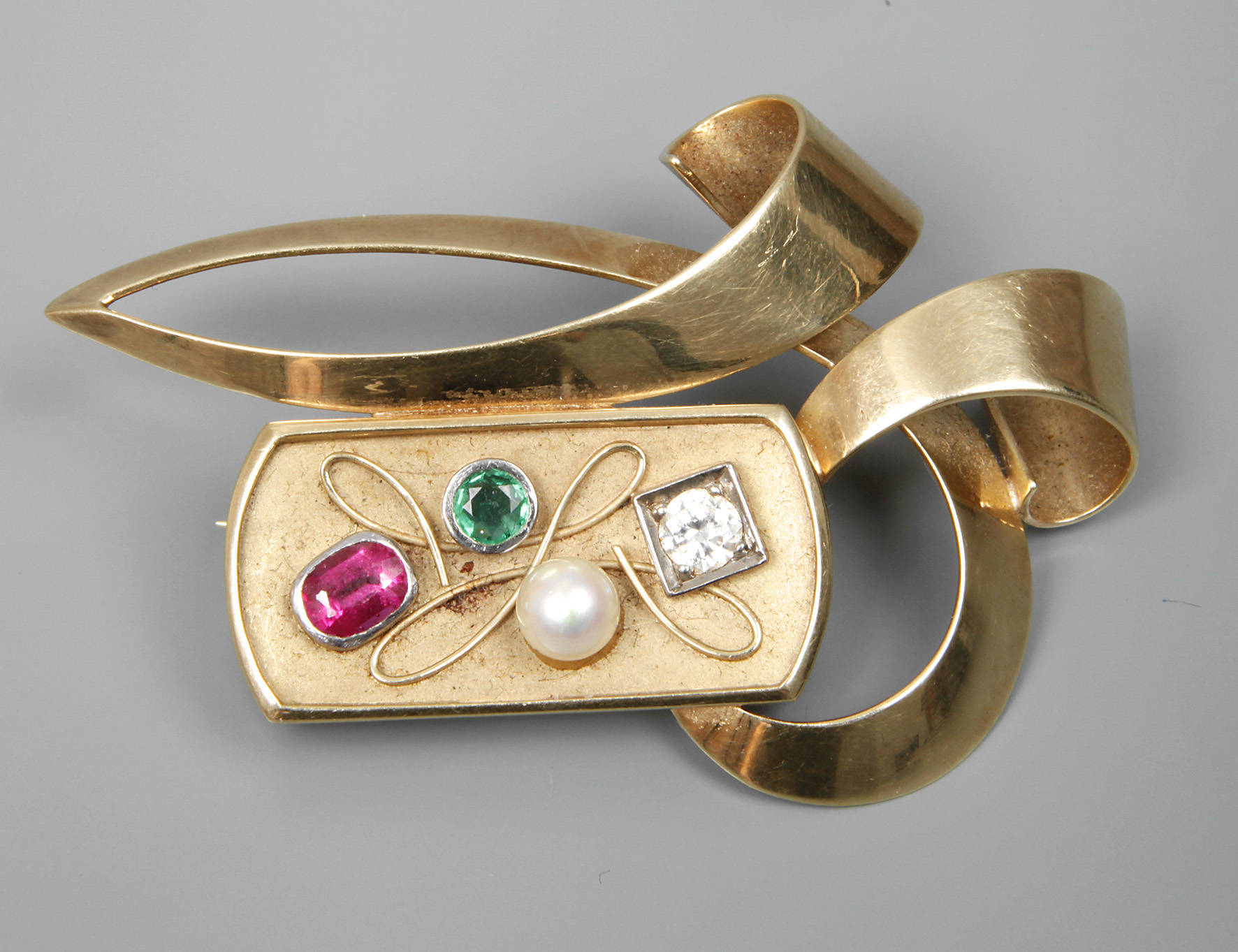 Brosche mit Steinbesatz