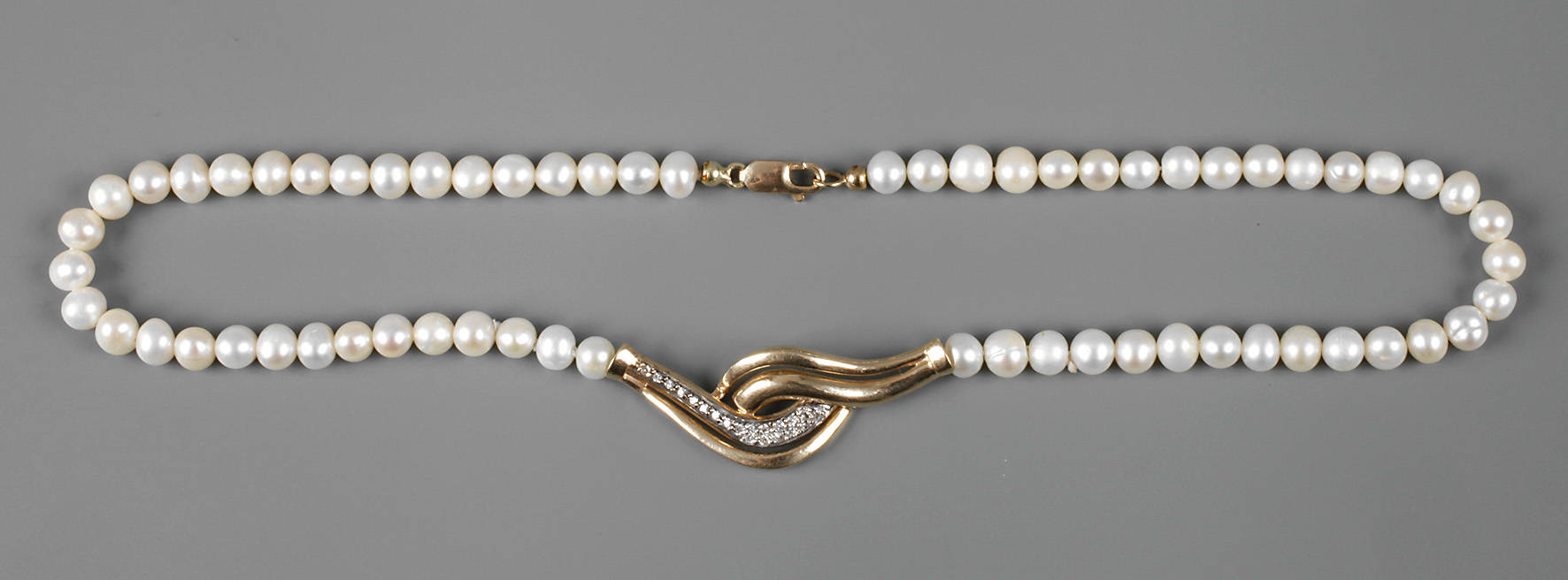 Perlencollier mit Diamanten