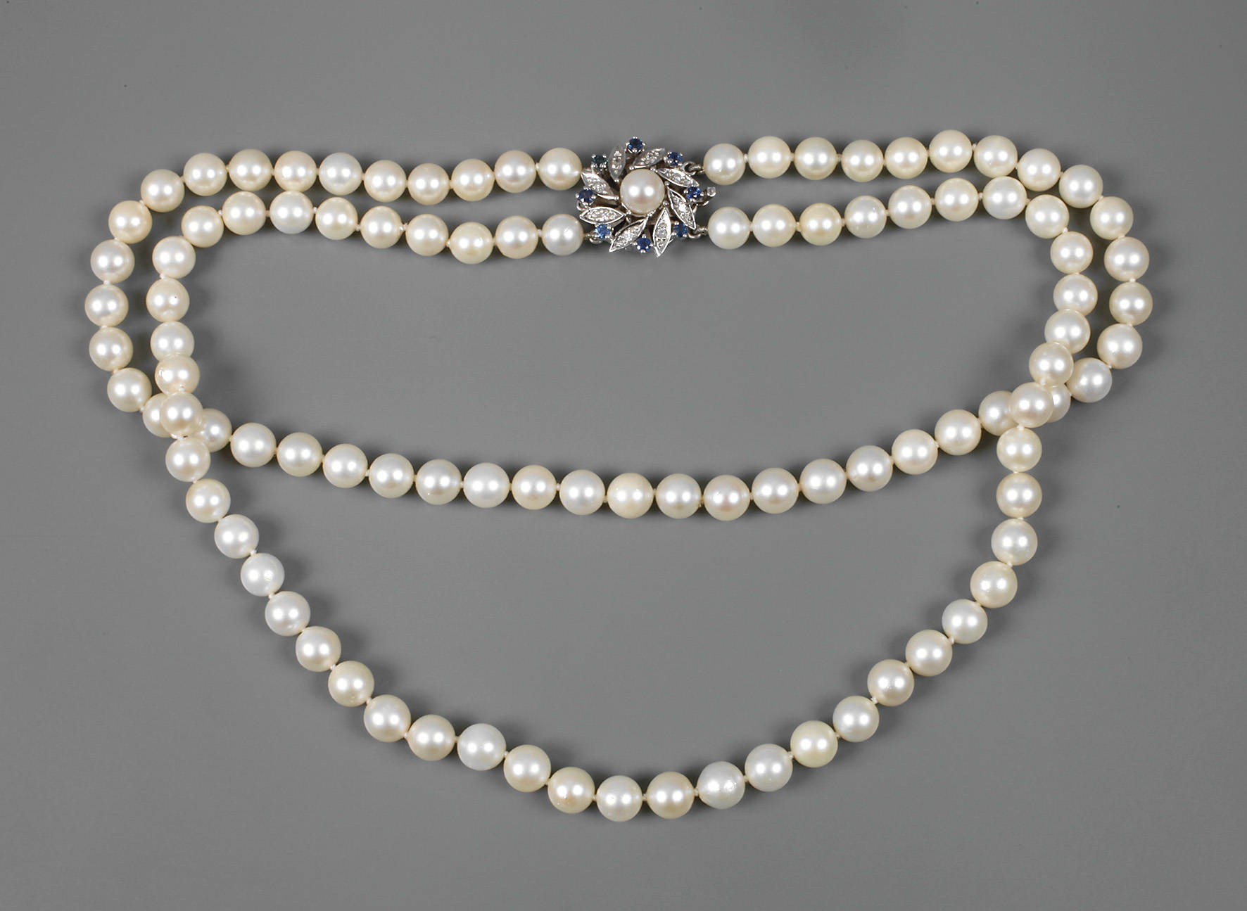 Perlencollier mit Schmuckschließe