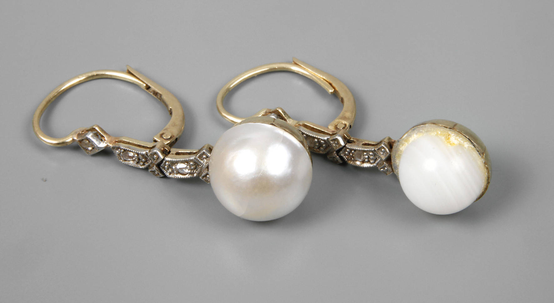 Paar Perlenohrhänger mit Diamanten