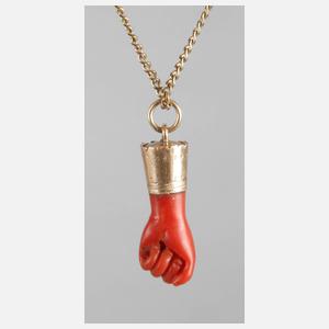 Biedermeieranhänger mit geschnitzter Koralle