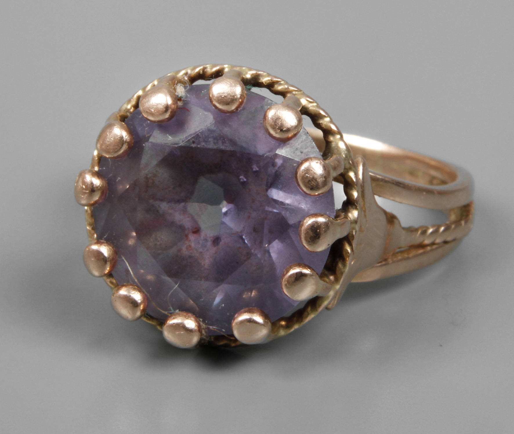 Damenring mit Schmuckstein