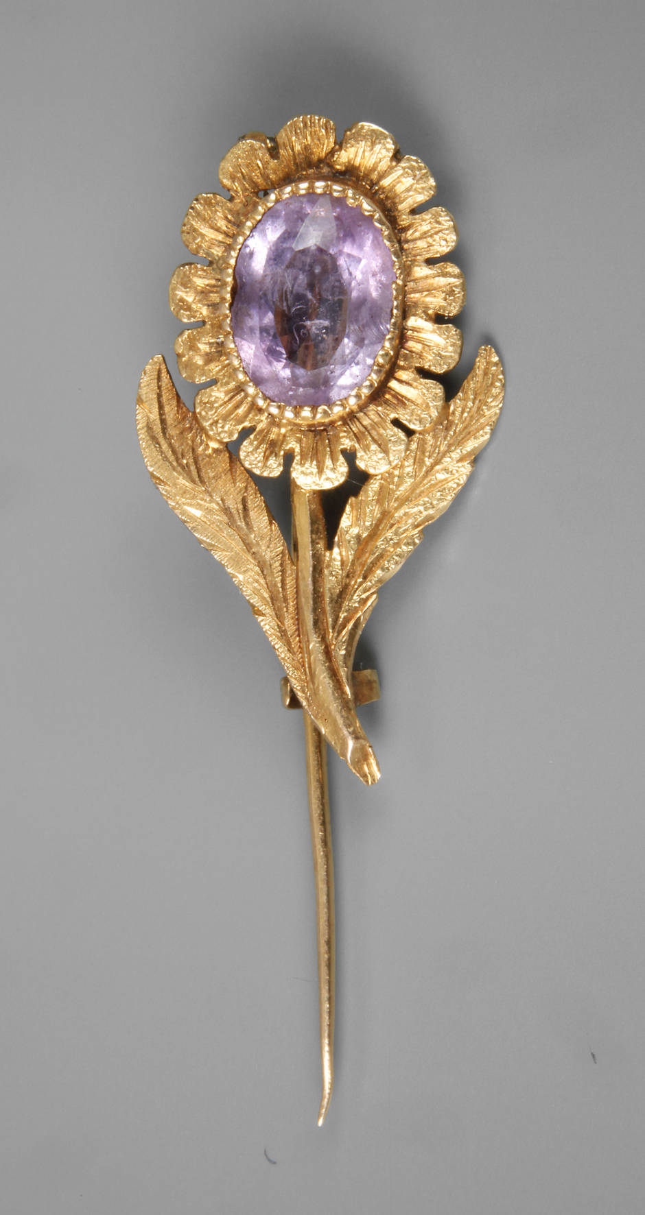 Blütenbrosche mit Amethyst