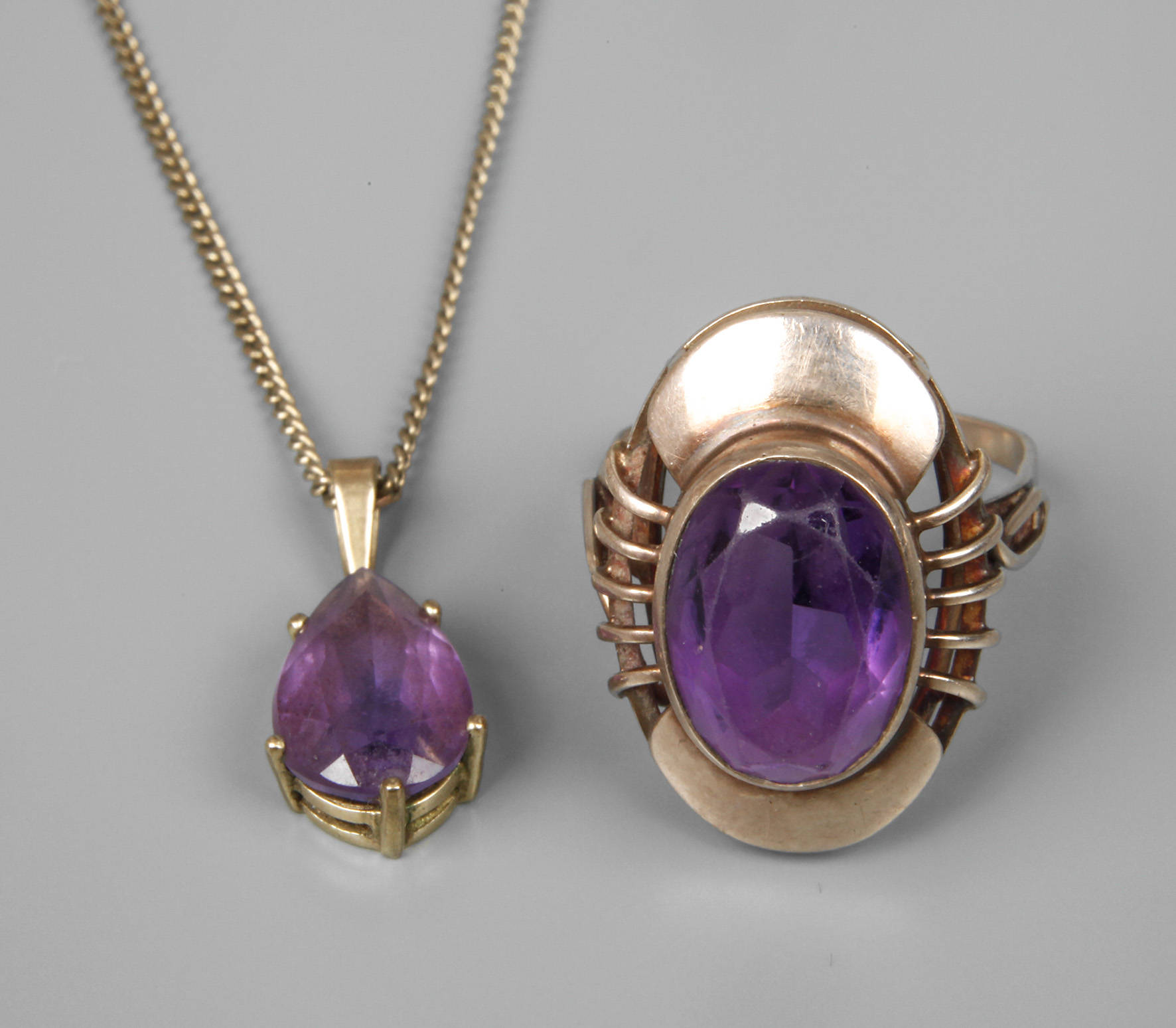 Zwei Teile Amethystschmuck