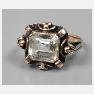 Damenring mit facettierten Topas