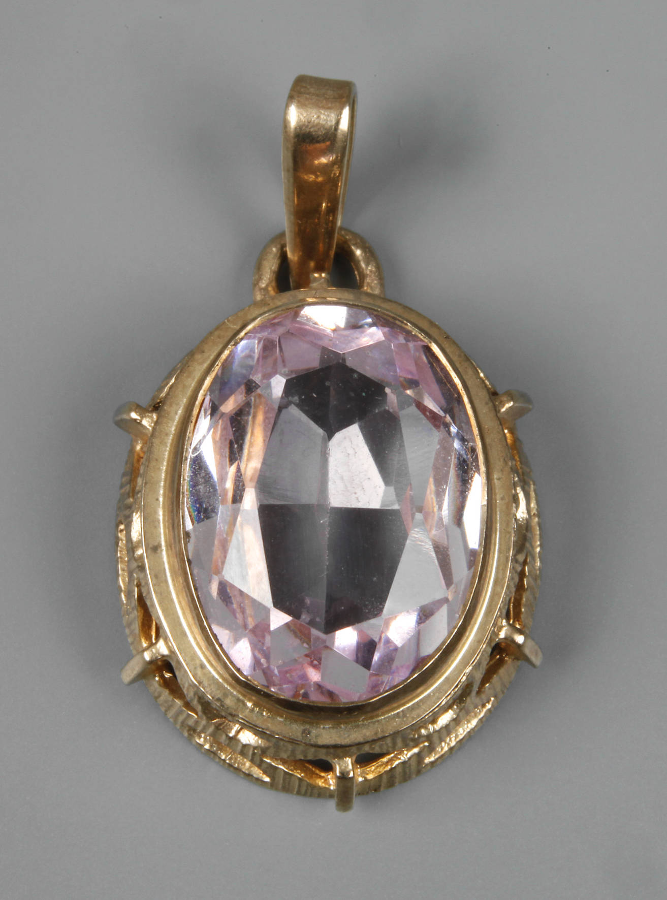 Anhänger mit Schmuckstein