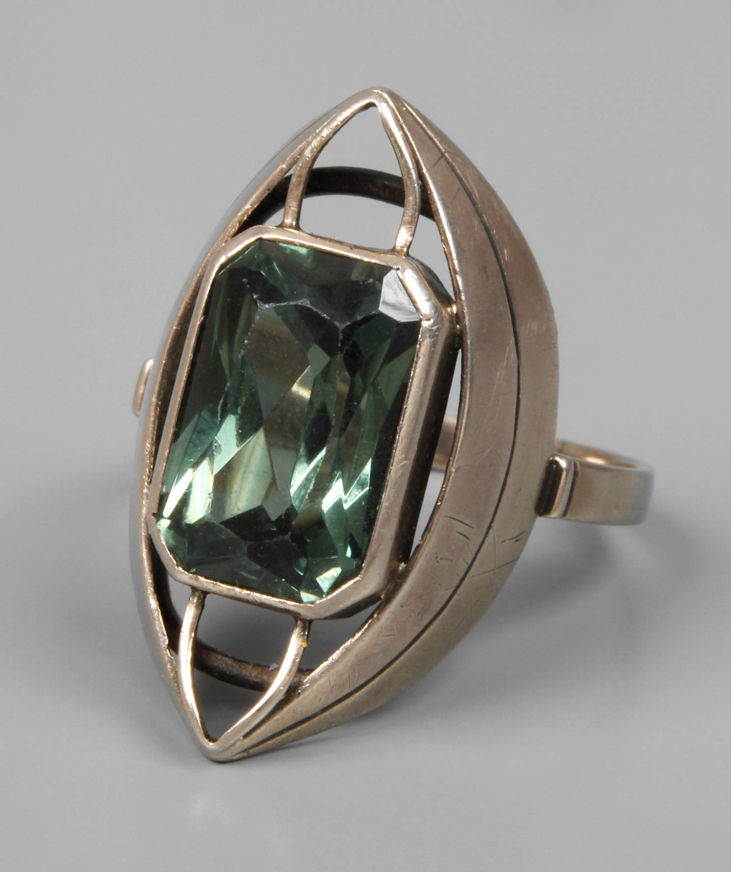 Damenring mit Schmuckstein