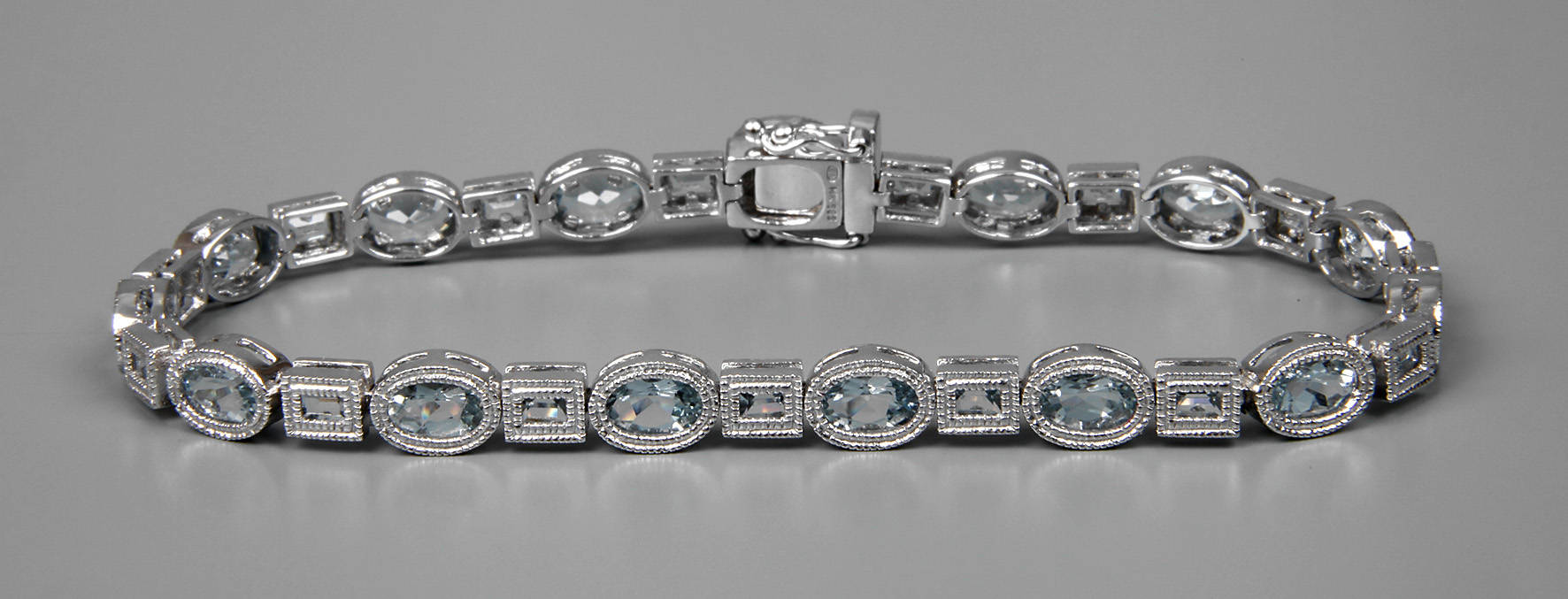 Armband mit Aquamarinen