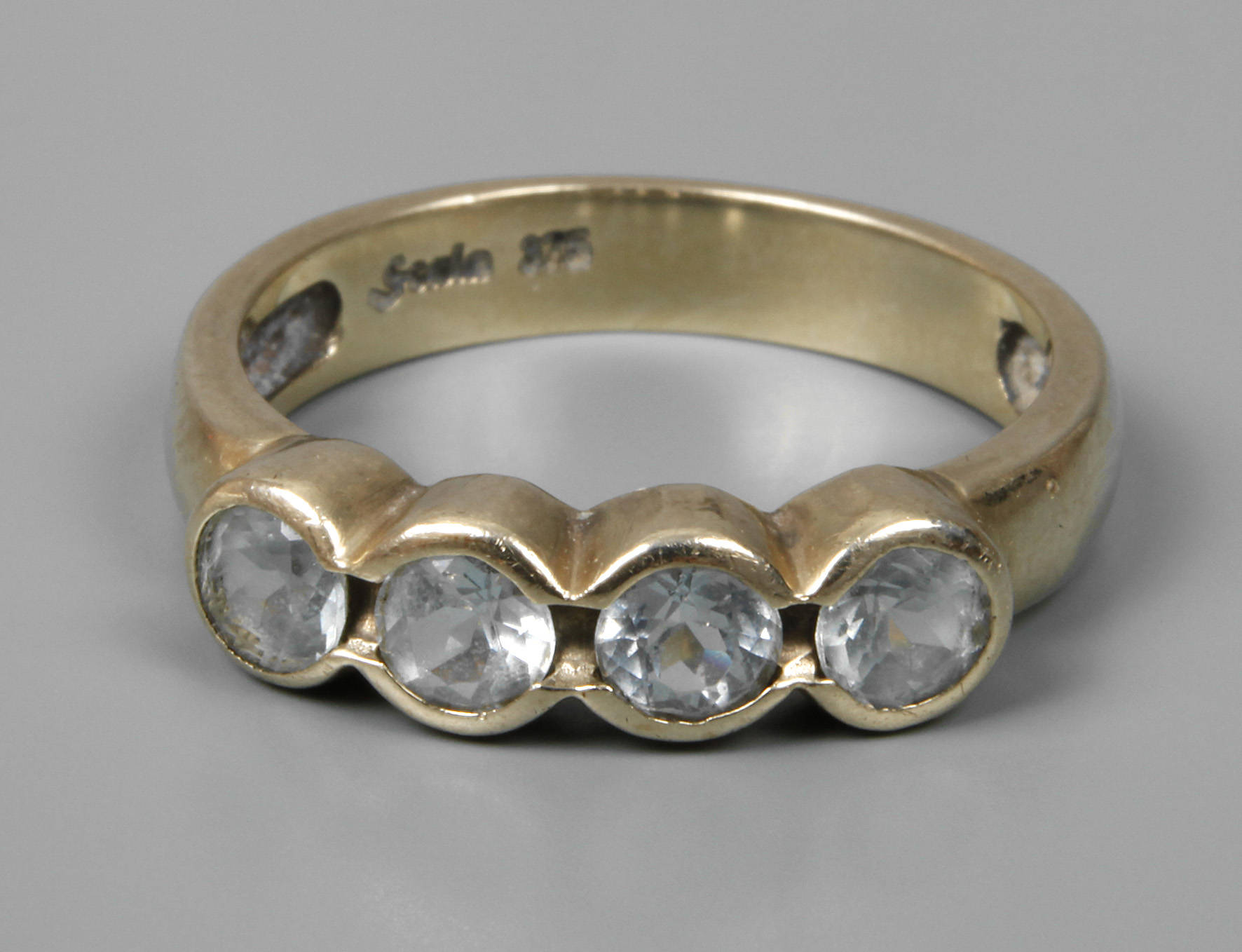 Damenring mit Aquamarinen