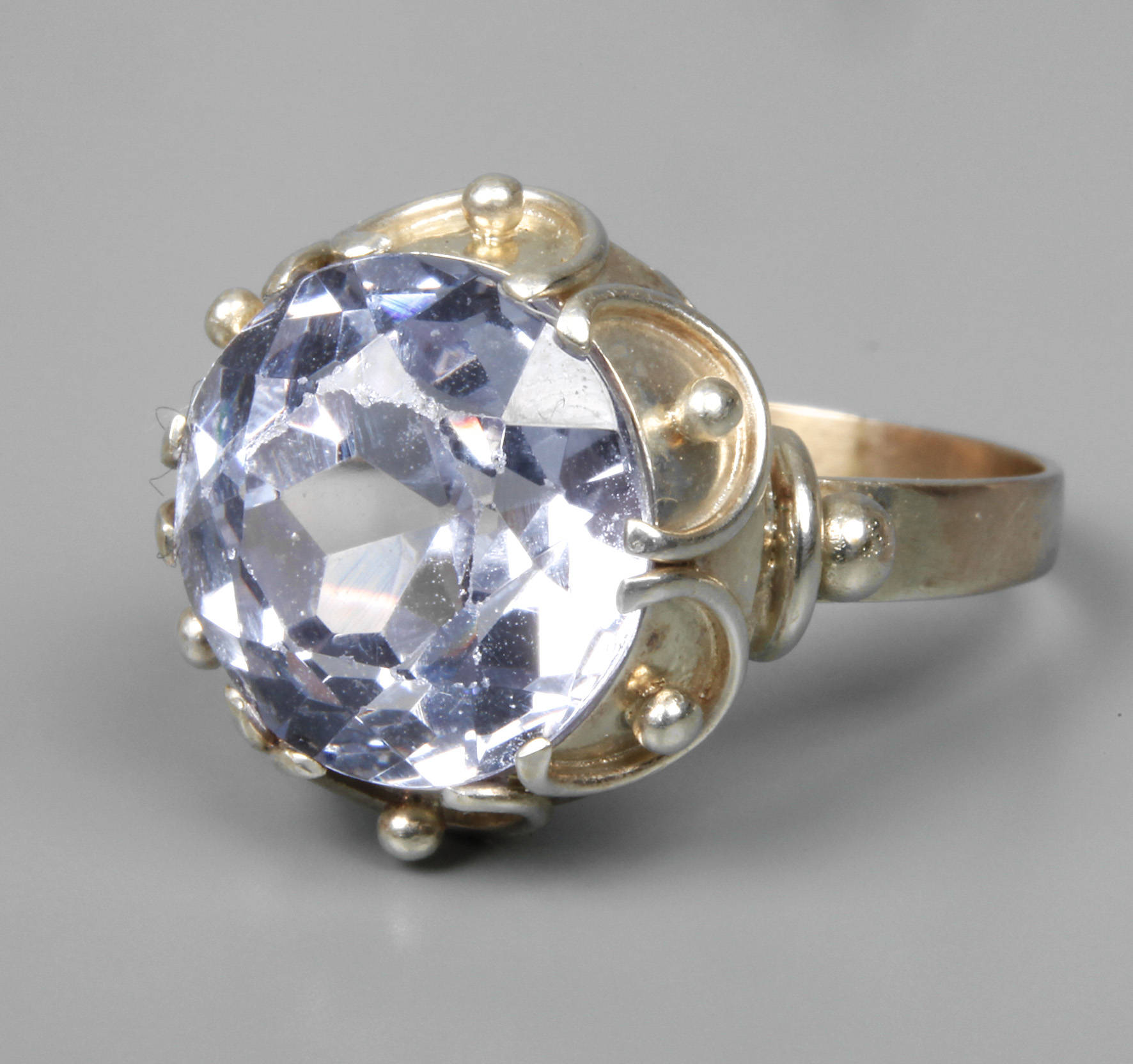 Damenring mit Schmuckstein